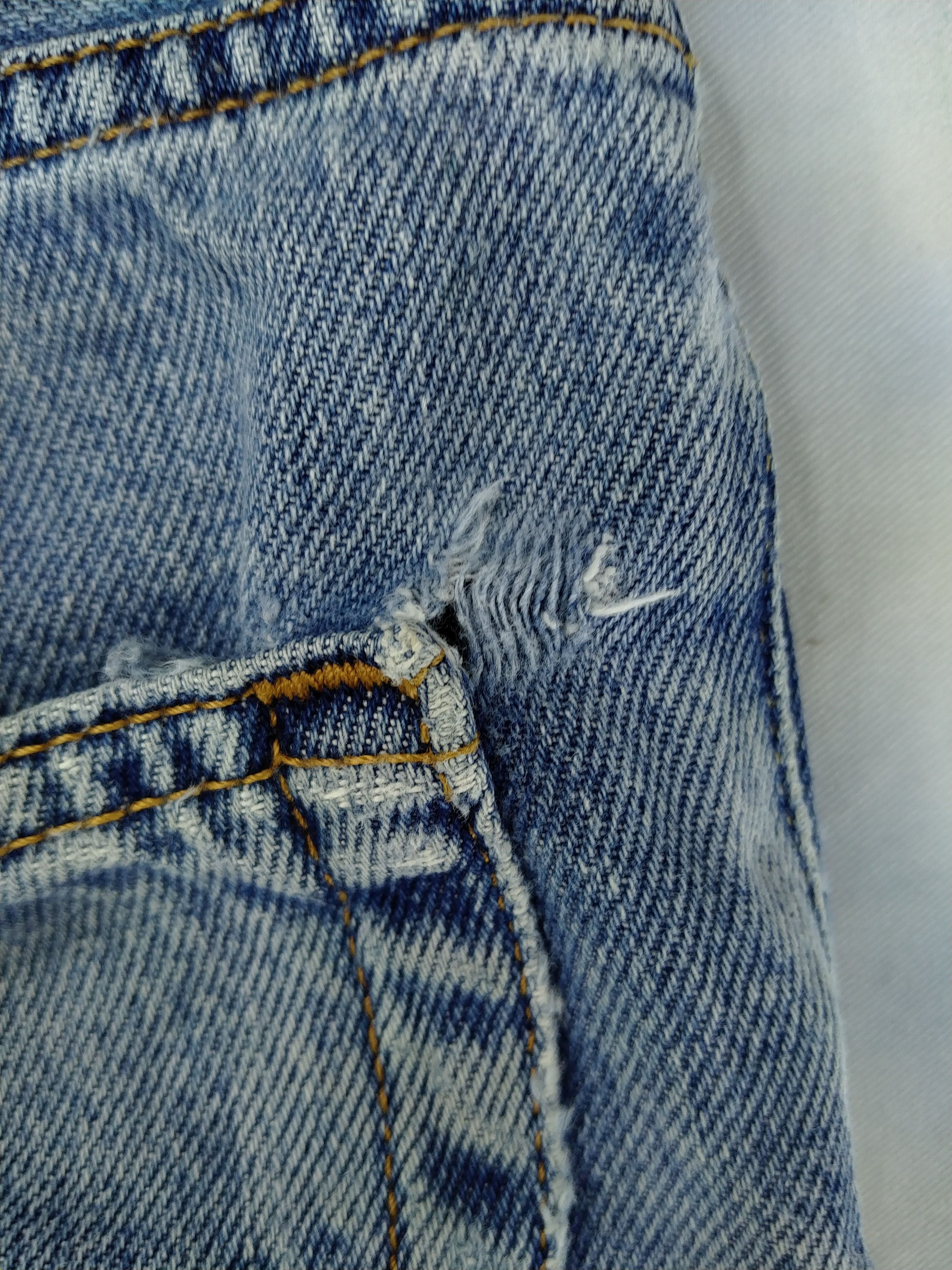 Levi's BlueVintage Levi's 505 Regular Fit Denim 37 x 31.5 -JN641 Size US 37 - 10 Thumbnail