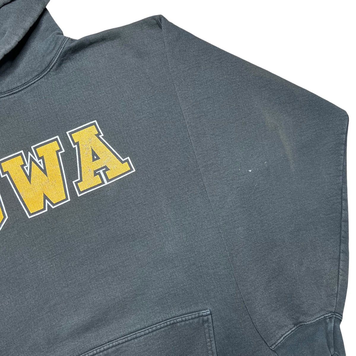 Jansport × NCAA × Vintage 1990s NCAA Iowa Hawkeyes Spell Out Pullover Jansport Hoodie Size US XL / EU 56 / 4 - 15 Thumbnail