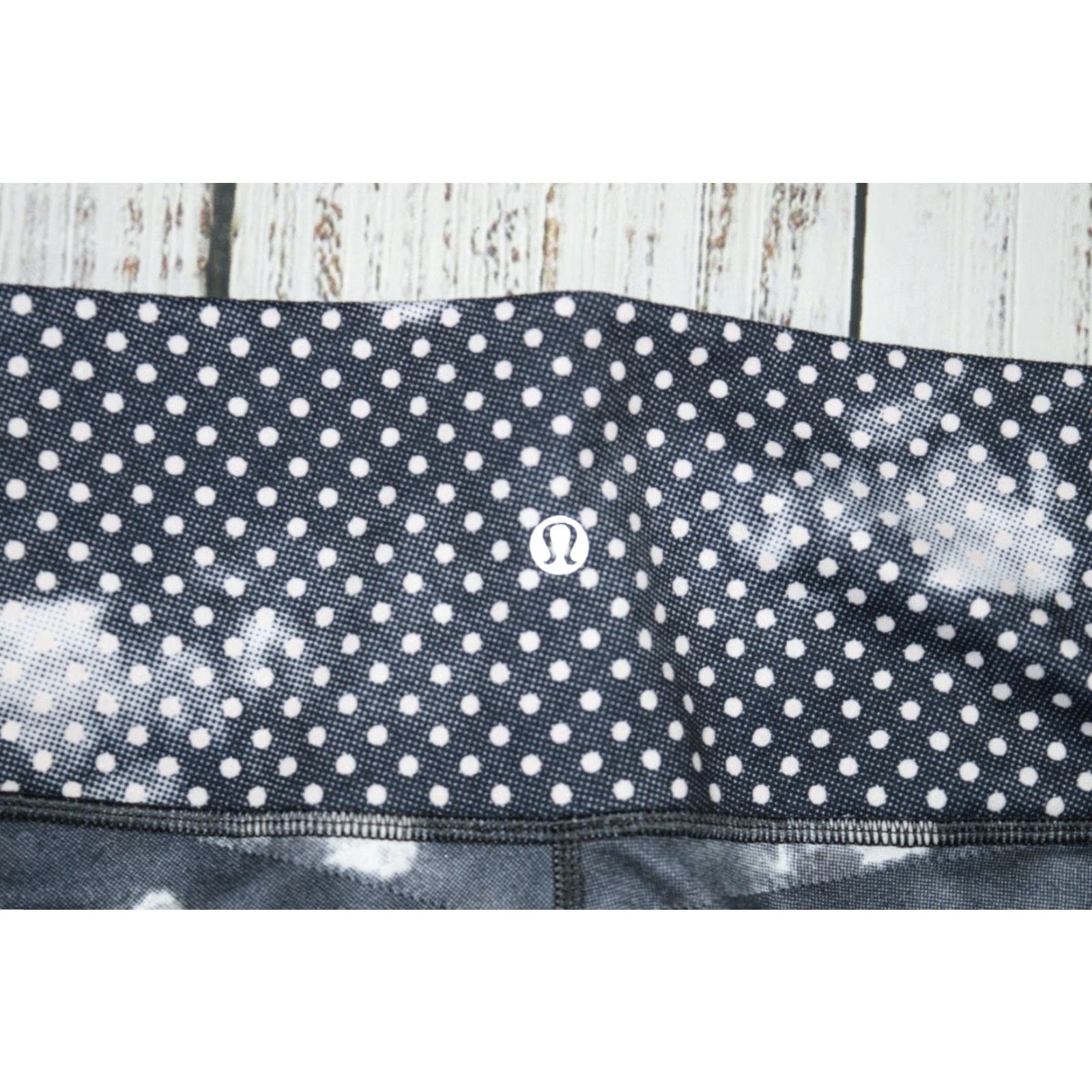 Lululemon WOMENS LULULEMON T3 LEGGINGS BLACK ROSE PRINT SIZE 8 ATHLETIC CROPPED STRETCH 30IN WAIST Size 30" / US 8 / IT 44 - 7 Thumbnail
