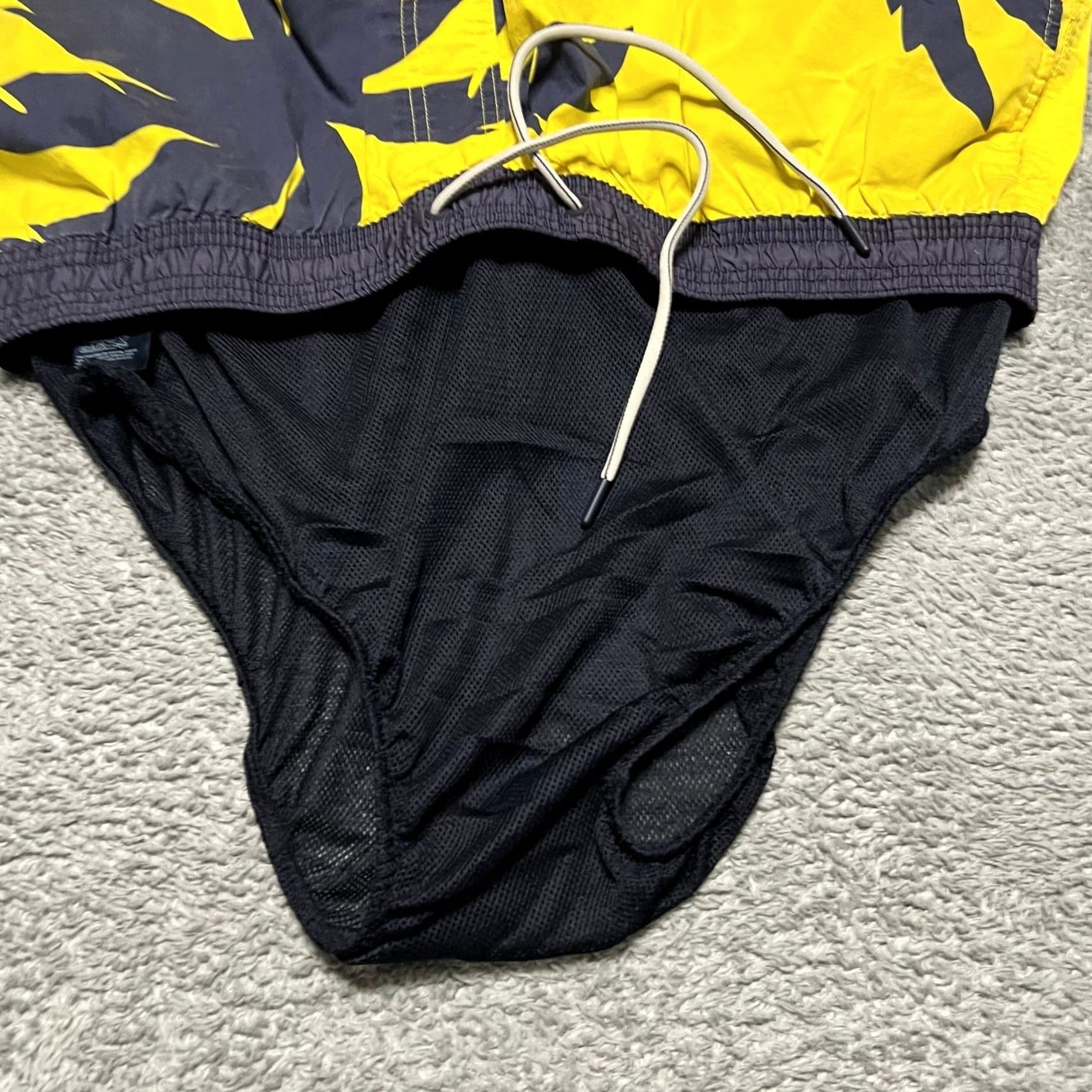 Tommy Hilfiger Tommy Hilfiger Swim Trunks Mens XXL Board Shorts Tropical Loud Neon Size US 39 - 4 Thumbnail