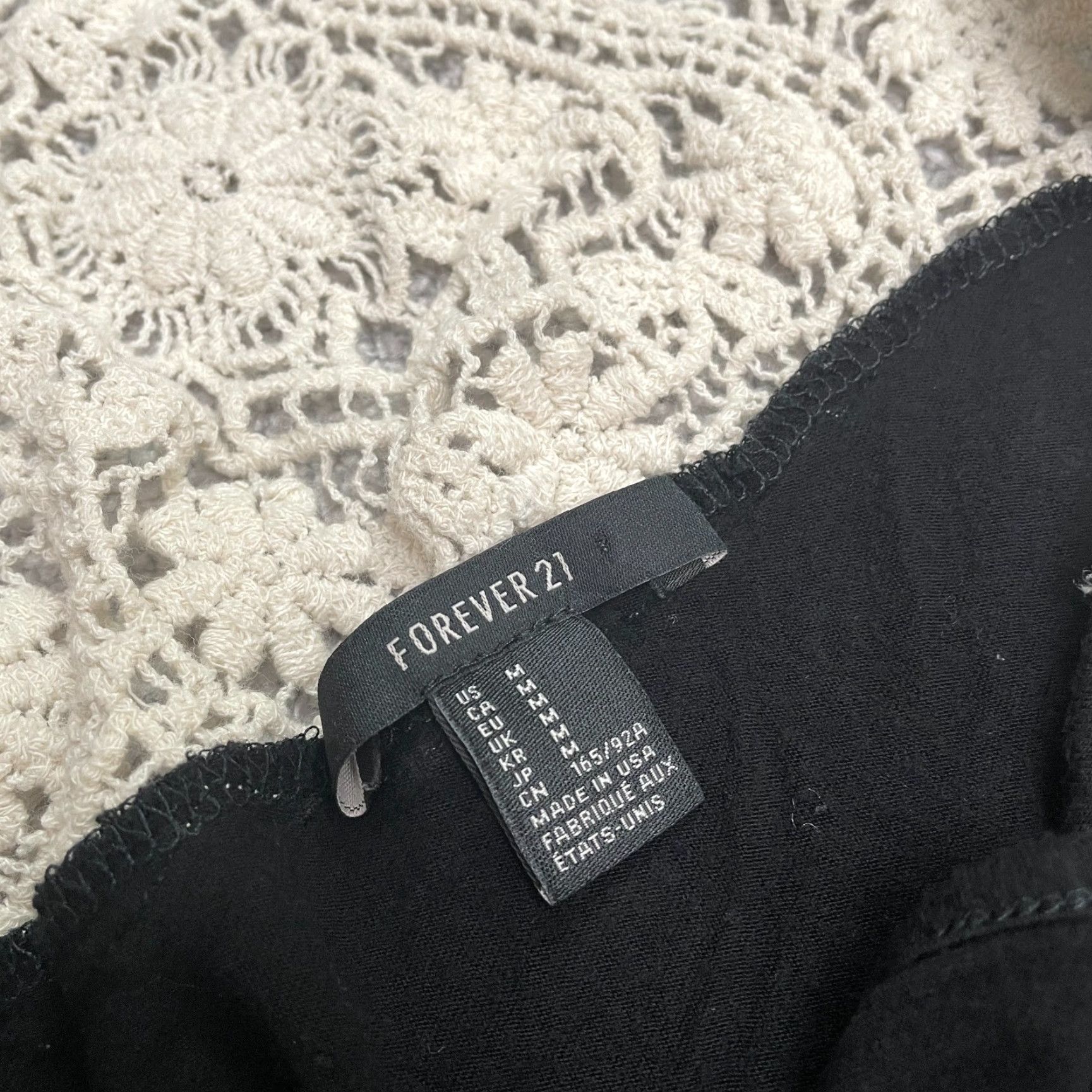 Forever 21 FOREVER 21 Tank Top Womens Medium Black Sleeveless Relaxed Casual Crochet Knit Viscose Beach Bohemian Classic 90s? Size M / US 6-8 / IT 42-44 - 7 Thumbnail