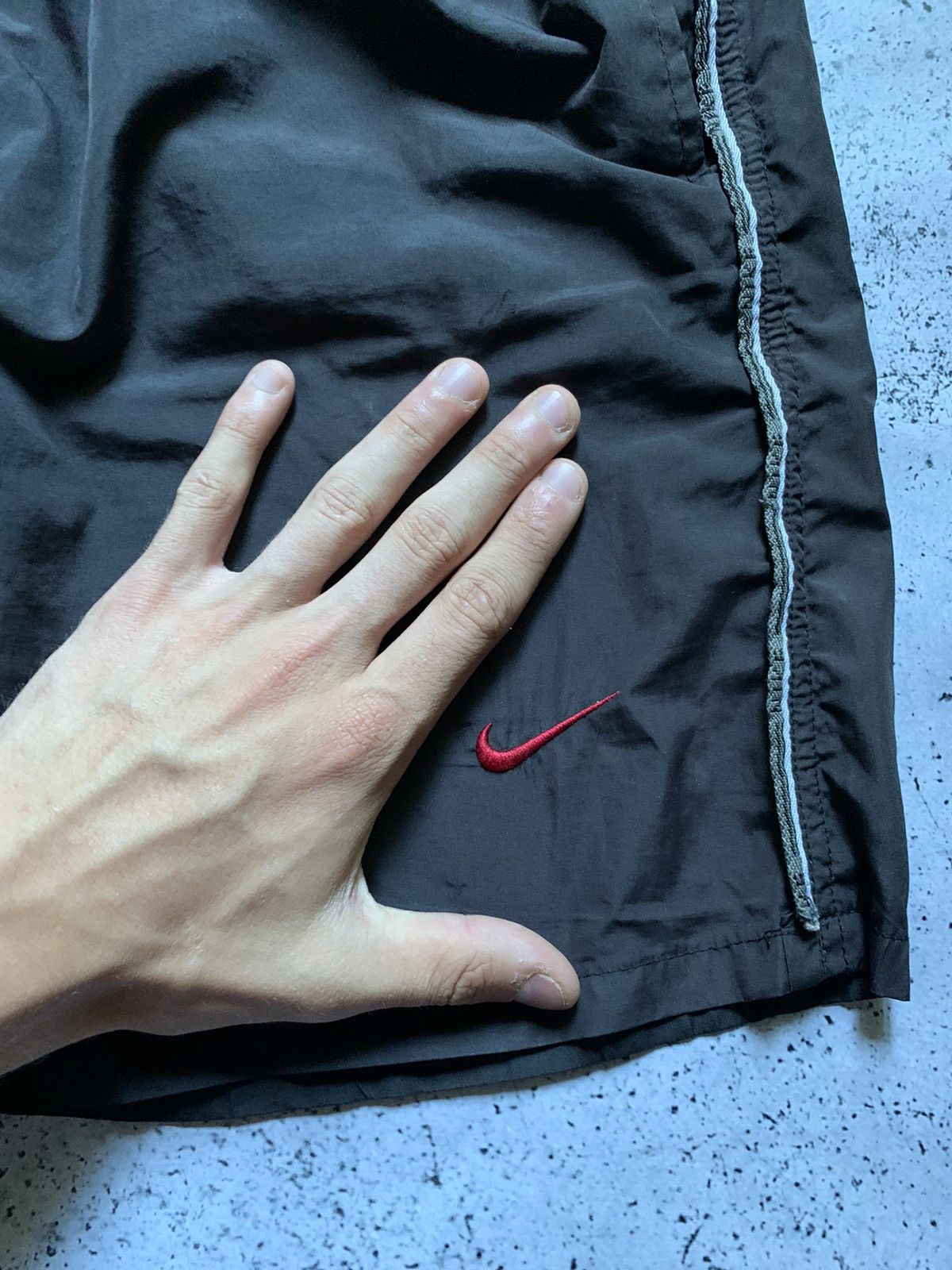 Nike × Vintage Vintage Nike Drill Shorts Nylon Y2K Red Swoosh USA Size S Size US 31 - 2 Thumbnail