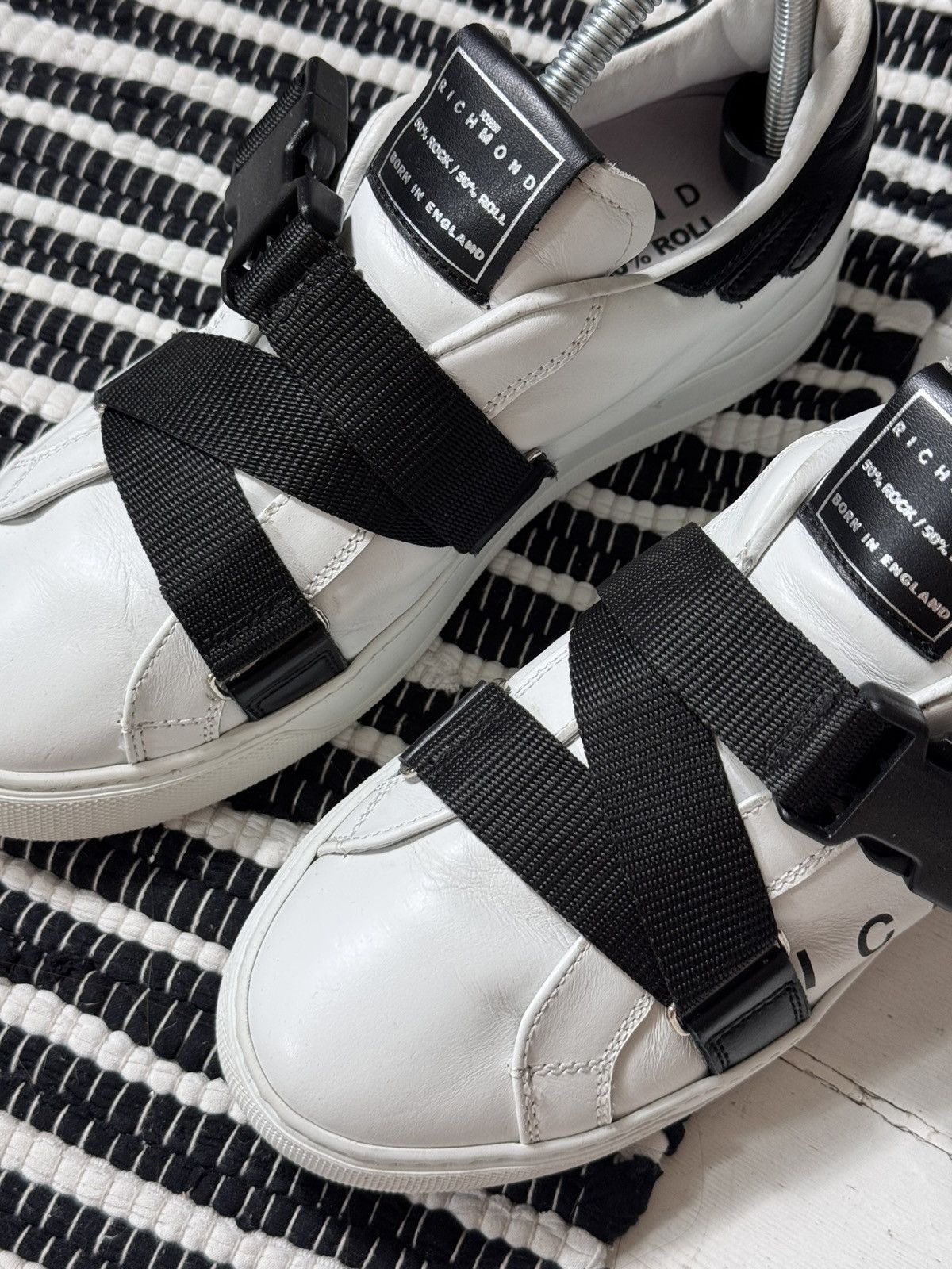 John Richmond LUXURY RICHMOND BUCKLE STRAP LOW TOP SNEAKERS WHITE/BLACK Size US 8 / IT 38 - 4 Thumbnail