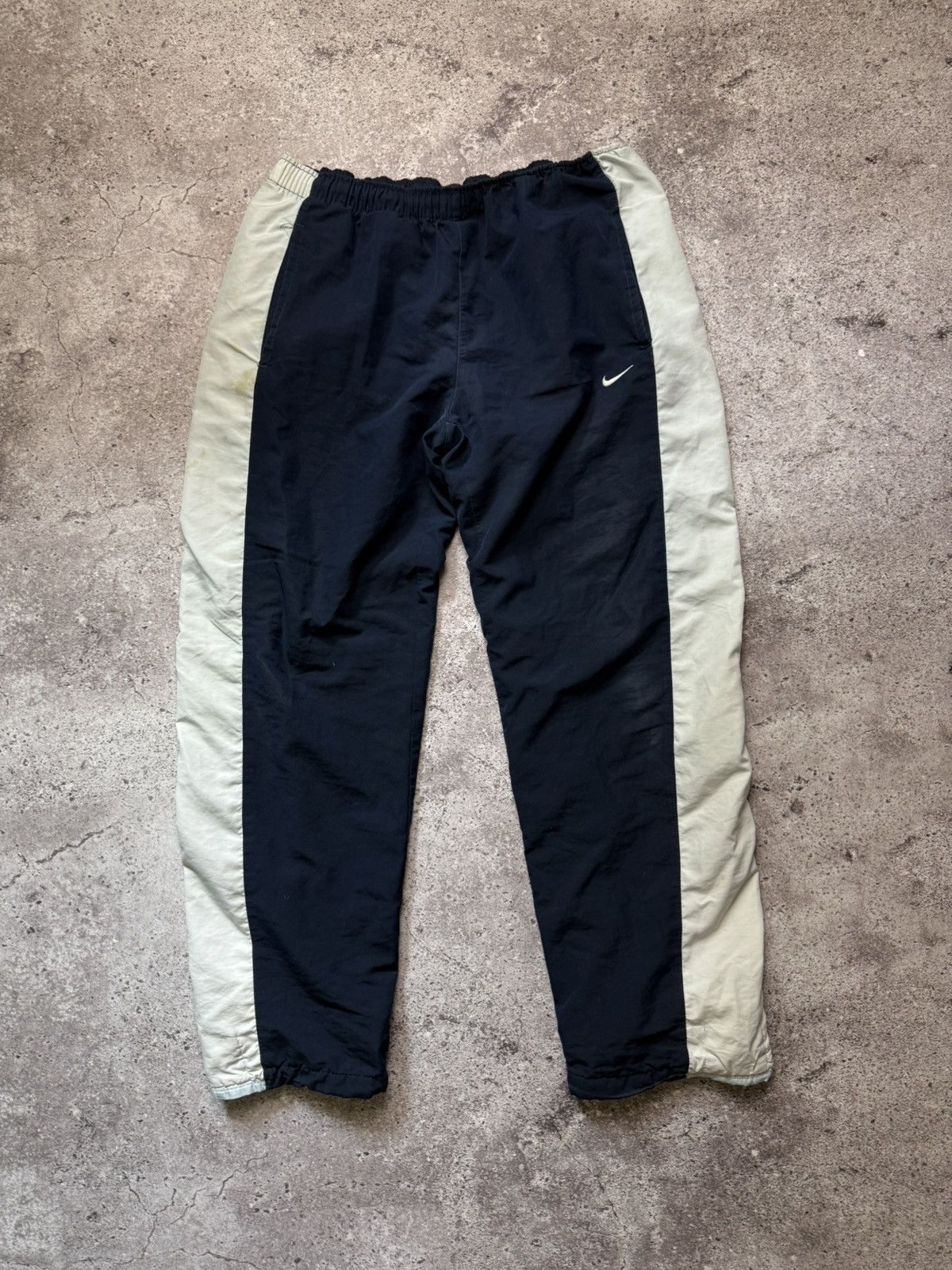 Vintage Vintage Nike Nylon Sweatpants 90s Y2K Size US 33 - 1 Thumbnail