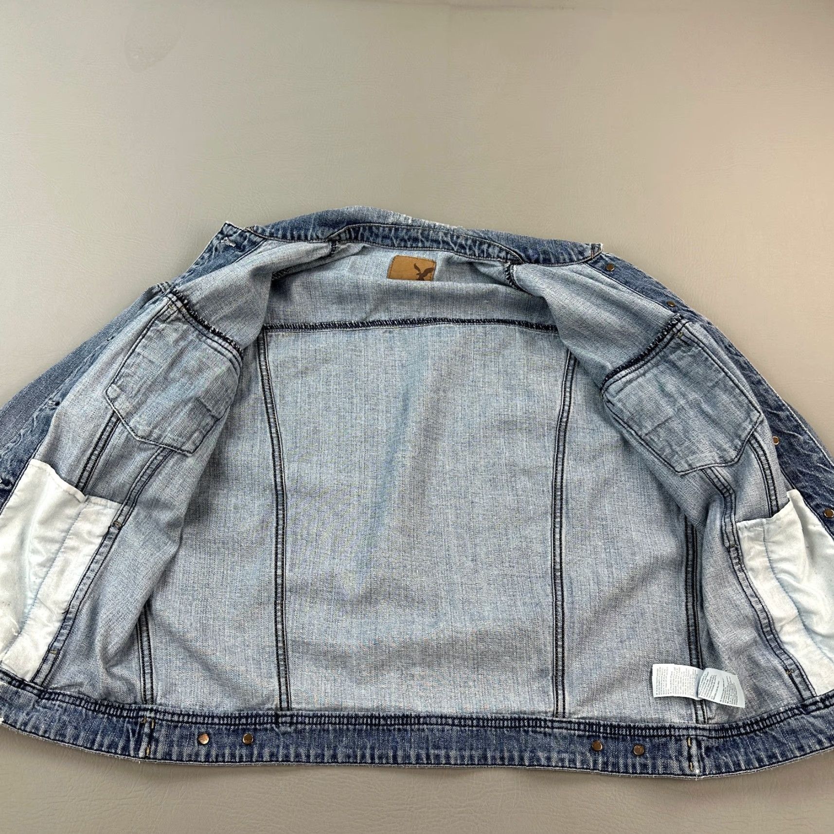 American Eagle Outfitters VINTAGE American Eagle Jacket Mens Medium Blue Denim Classic Trucker Rockabilly 90s USA Western Logo Pockets Collared Button Closure Size US M / EU 48-50 / 2 - 5 Thumbnail