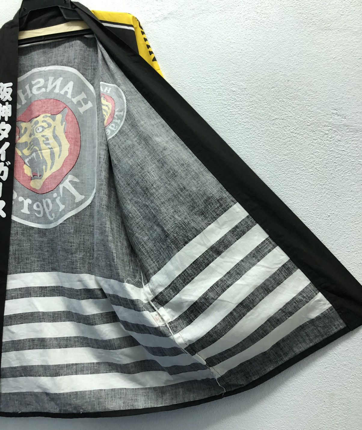 Vintage Vintage Hanshin Tigers 2003V Kimono Size US XL / EU 56 / 4 - 11 Thumbnail