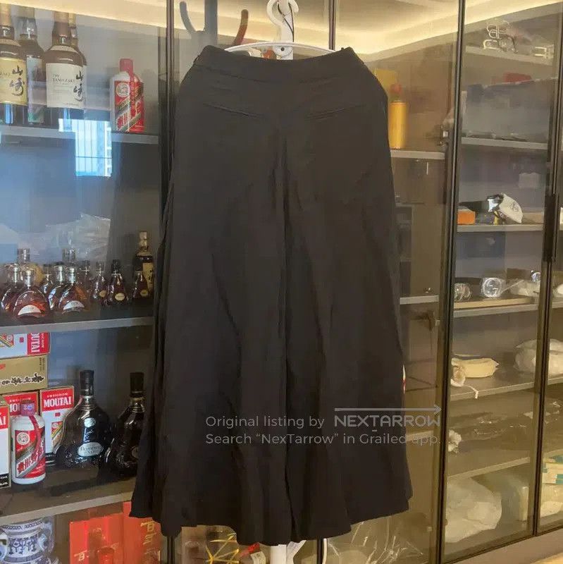 Valentino Valentino Black Silk Casual Pants XS . Size 23" - 2 Thumbnail