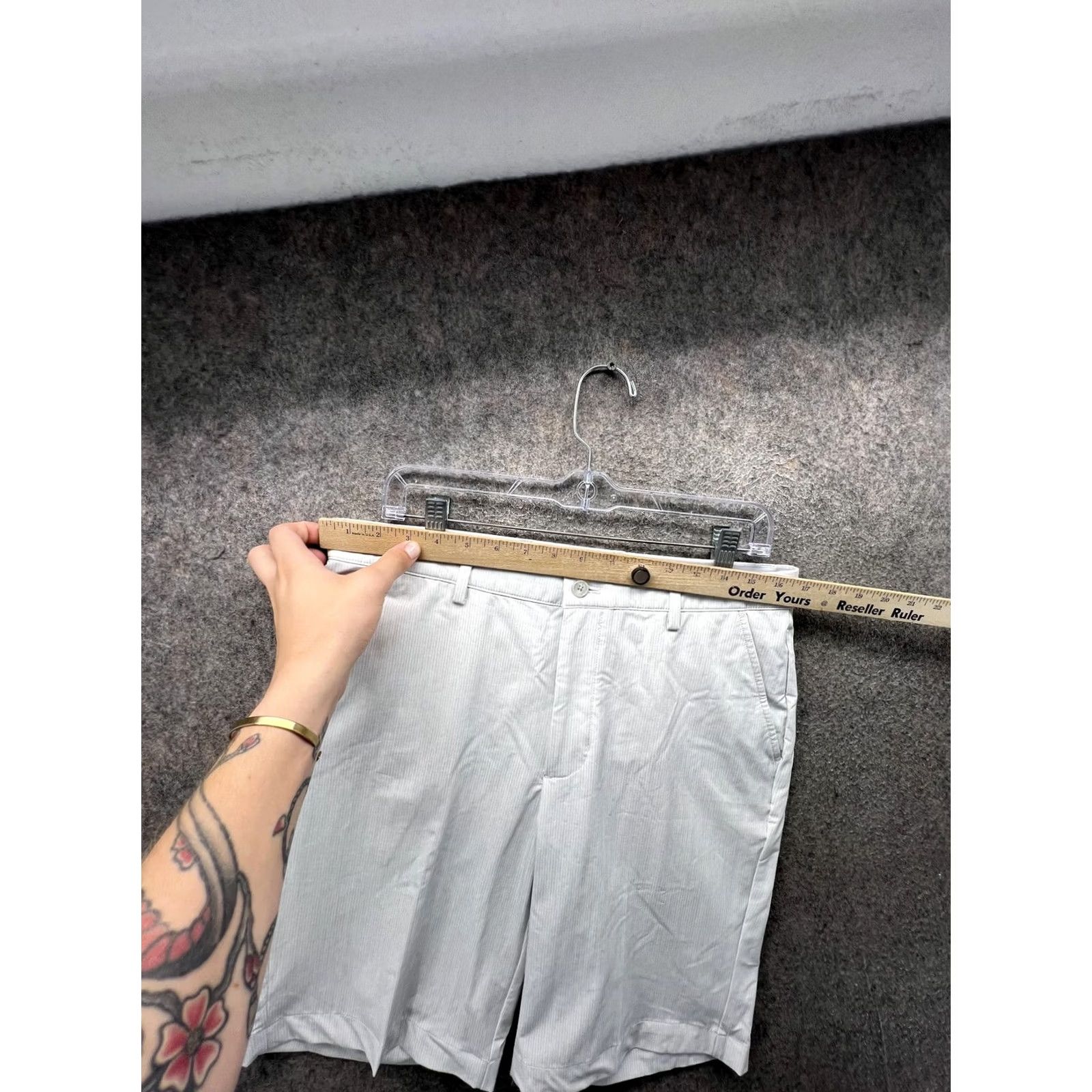 Vintage Greg Norman Shorts Mens 32 Gray Stripe Golf Performance Stretch 10 Inseam Casual Size US 32 / EU 48 - 2 Thumbnail