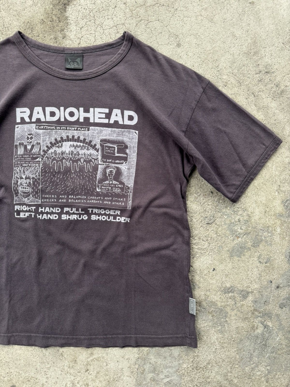 Band Tees Vintage 2000 Radiohead band tshirt Size US M / EU 48-50 / 2 - 2 Thumbnail