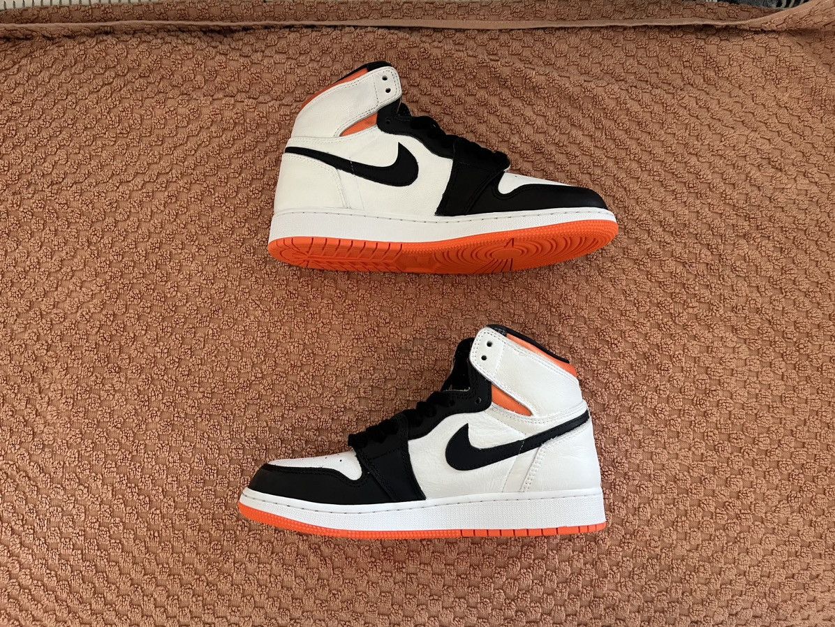 Jordan Brand × Nike 2021 Air Jordan 1 Retro High OG GS 'Electro Orange' Size US 6.5 / EU 39-40 - 2 Thumbnail