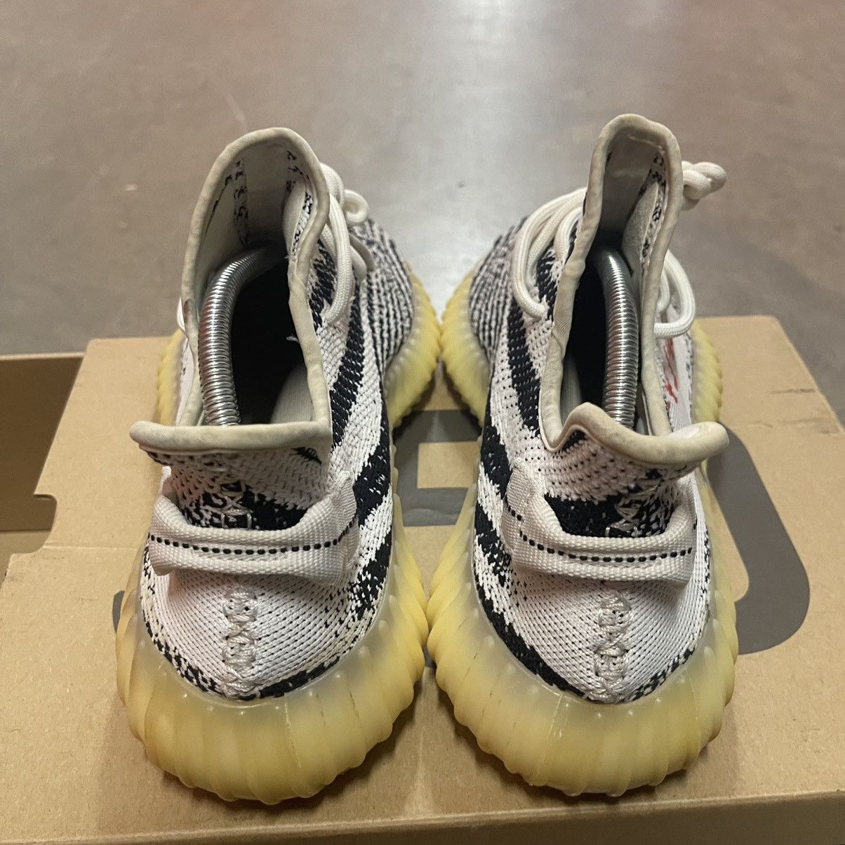 Other Yeezy 350 zebra size 9 Size US 9 / EU 42 - 2 Thumbnail