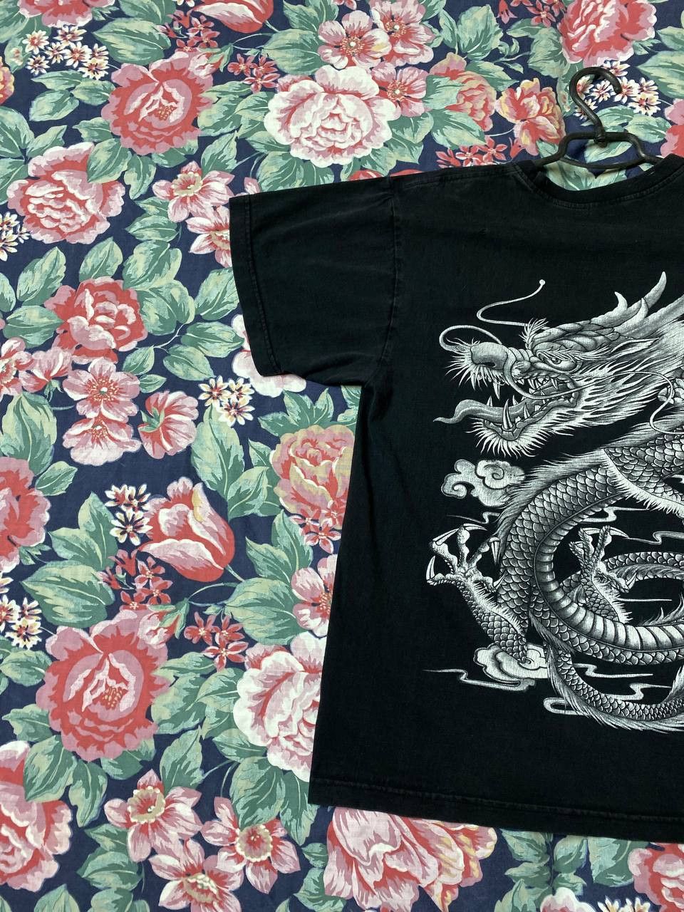 Band Tees × Vintage Vintage streetwear tee Dragon ower print Size US M / EU 48-50 / 2 - 5 Thumbnail