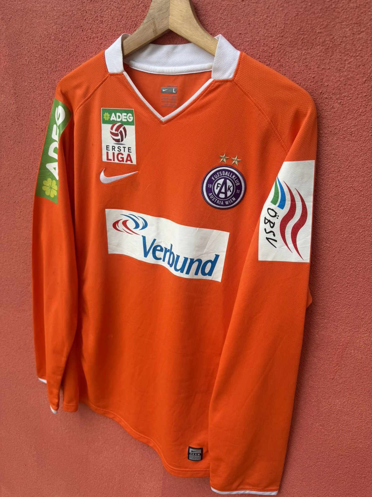 Umbro Austria Wein Fussballklub Size US L / EU 52-54 / 3 - 2 Thumbnail