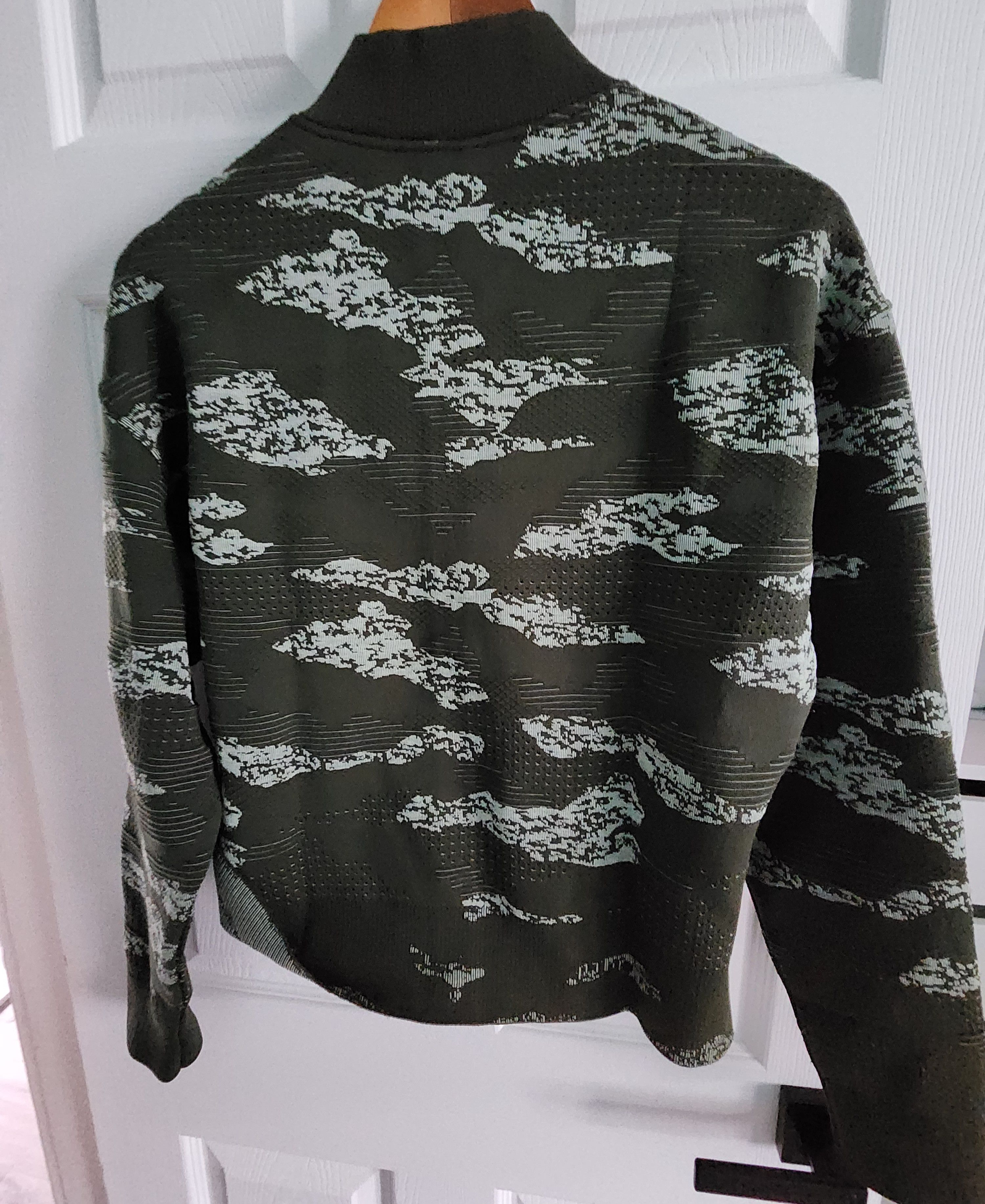 Gymshark Gymshark Adapt Camo Seamless Track Jacket Green S Size S / US 4 / IT 40 - 2 Thumbnail