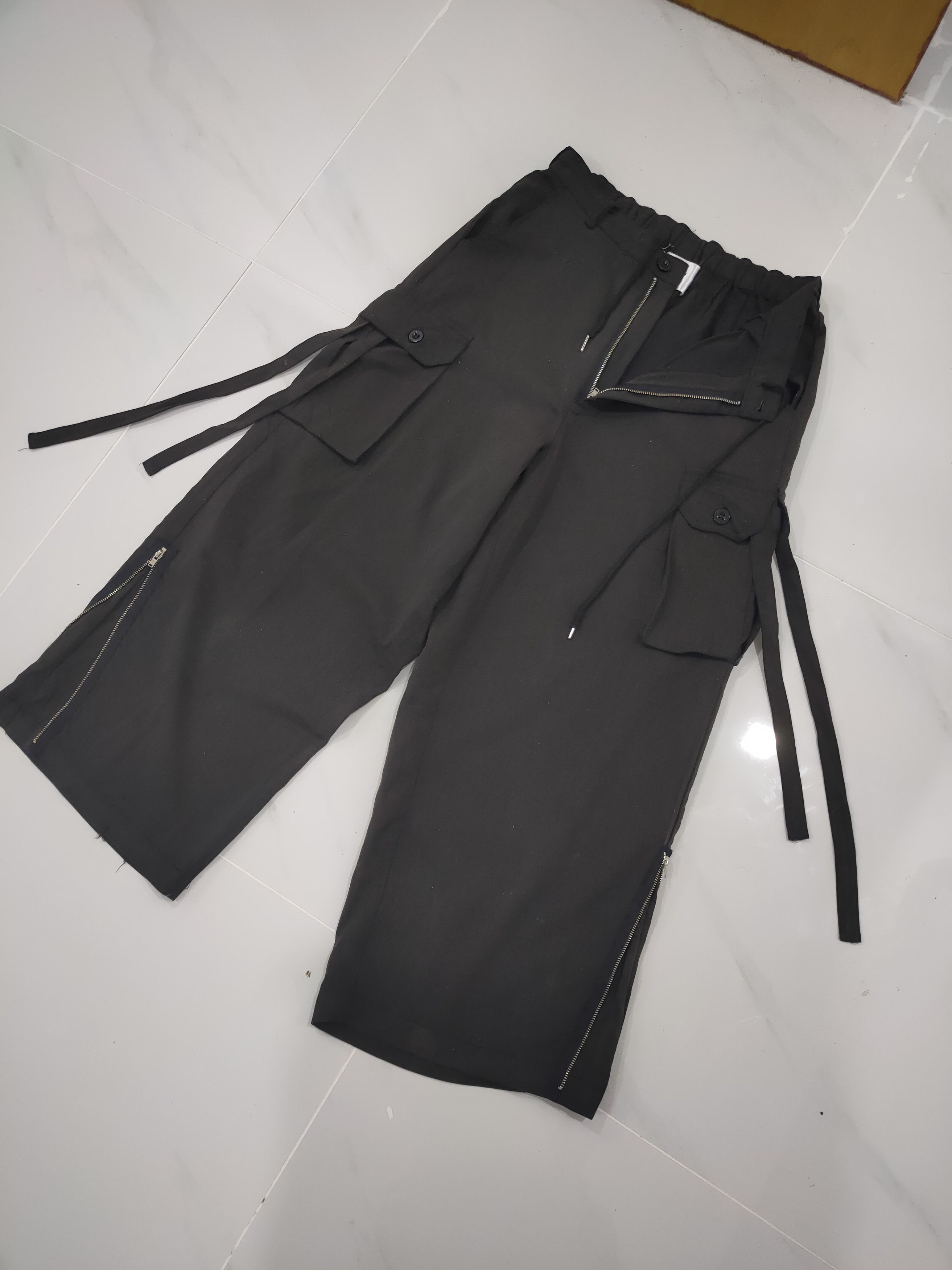 Japanese Brand CASPER JOHN FADED BLACK BONDAGE CARGO PANTS Size US 30 / EU 46 - 1 Thumbnail