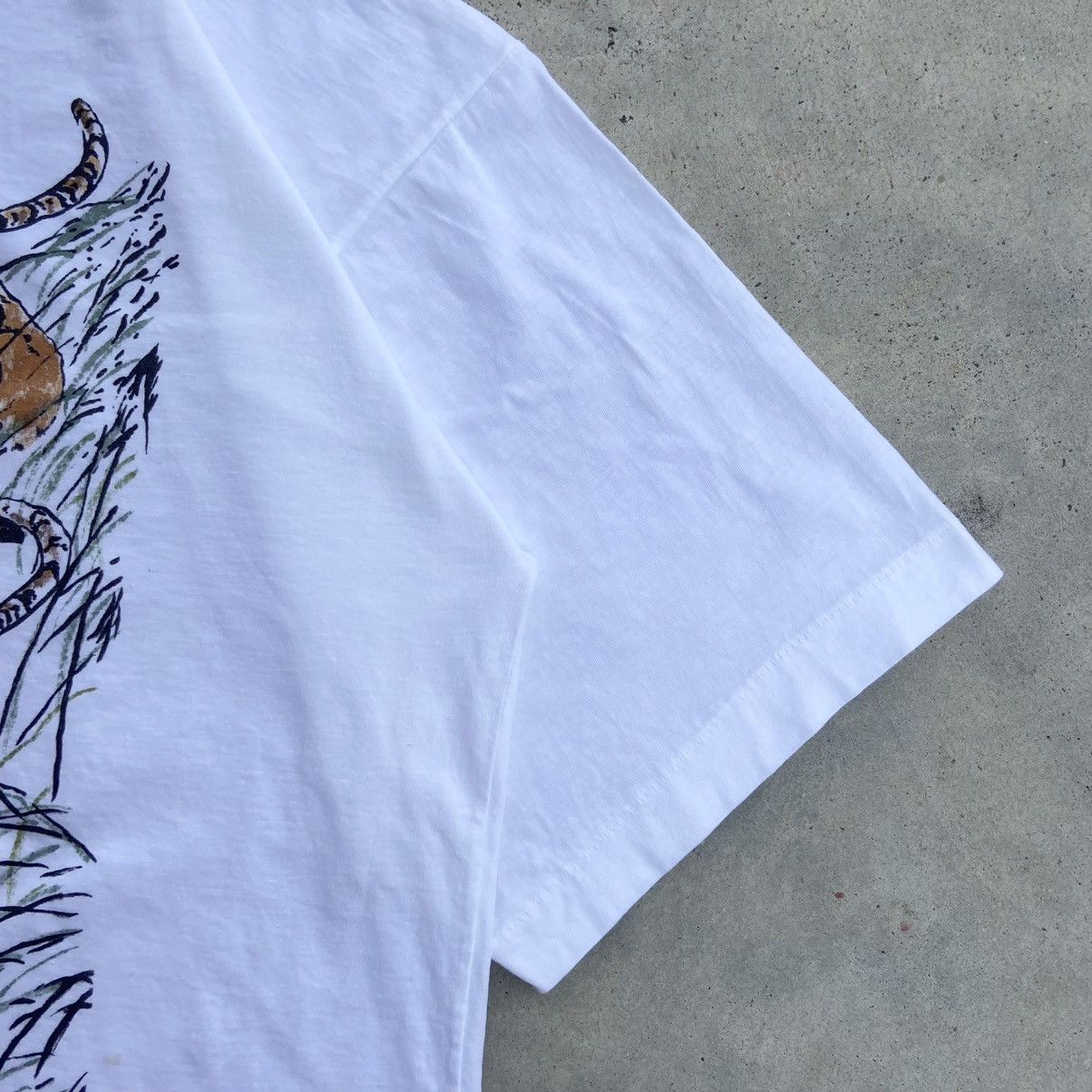 Japanese Brand Vintage 90's ClipperClub Tiger ( Kanji ) Motif Japan T-Shirt Size US L / EU 52-54 / 3 - 7 Thumbnail