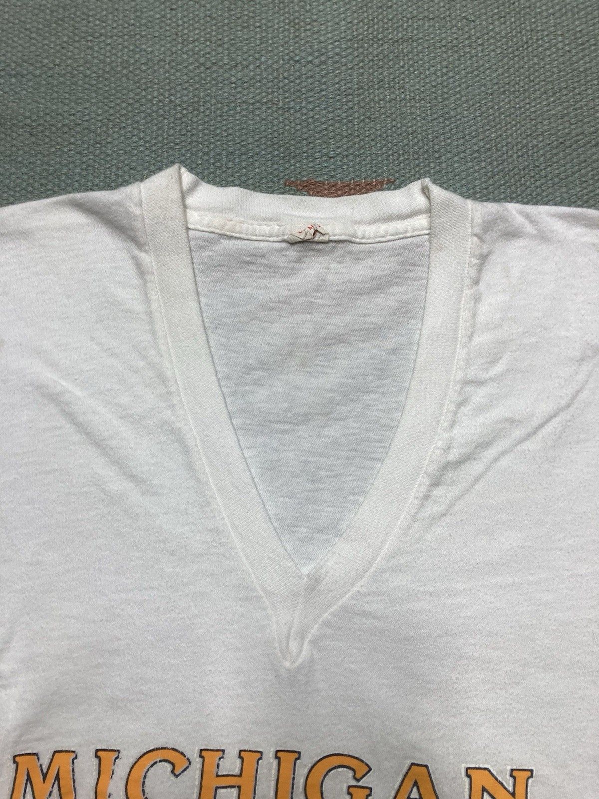 Fruit Of The Loom × Vintage 70s 80s t shirt v neck university of Michigan wolverines L Size US L / EU 52-54 / 3 - 5 Thumbnail