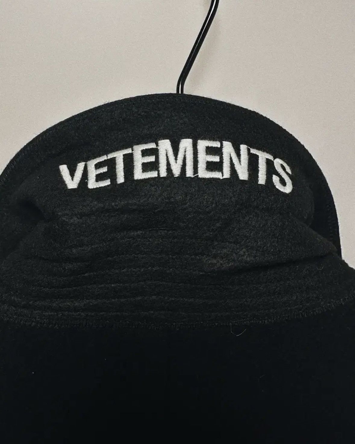 Vetements *archived* Vetements Neck Logo Wool Coat Size US XS / EU 42 / 0 - 4 Thumbnail
