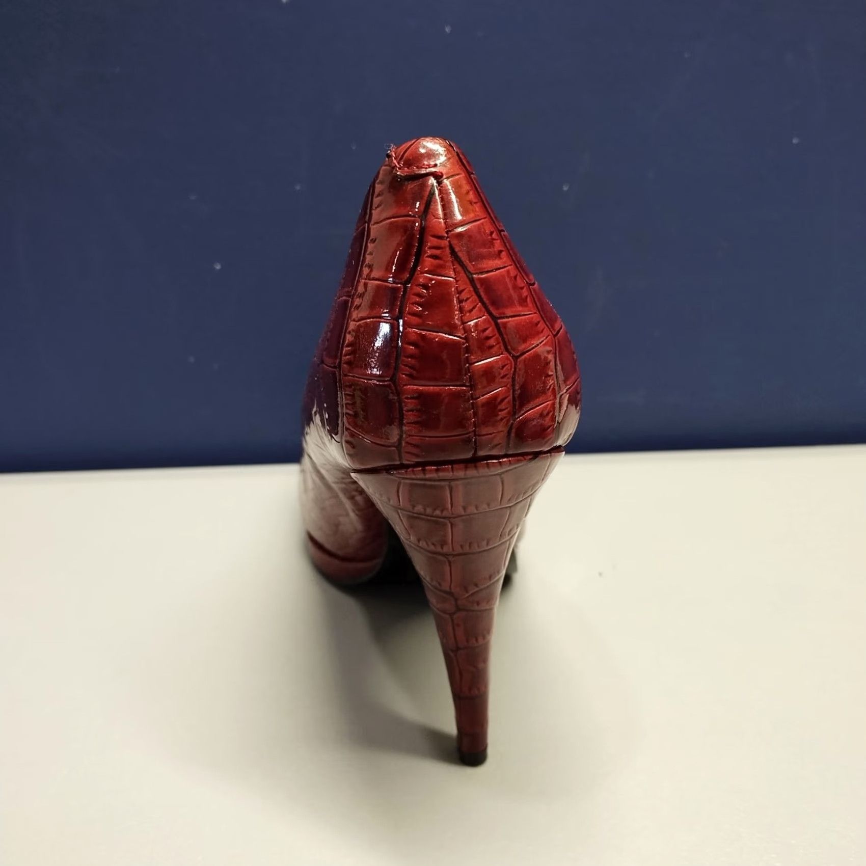Vintage BCBG Generation Womens Pumps Size 7.5B Red Snakeskin Comfort Stiletto Heel Shoes Size US 8 / IT 38 - 3 Thumbnail