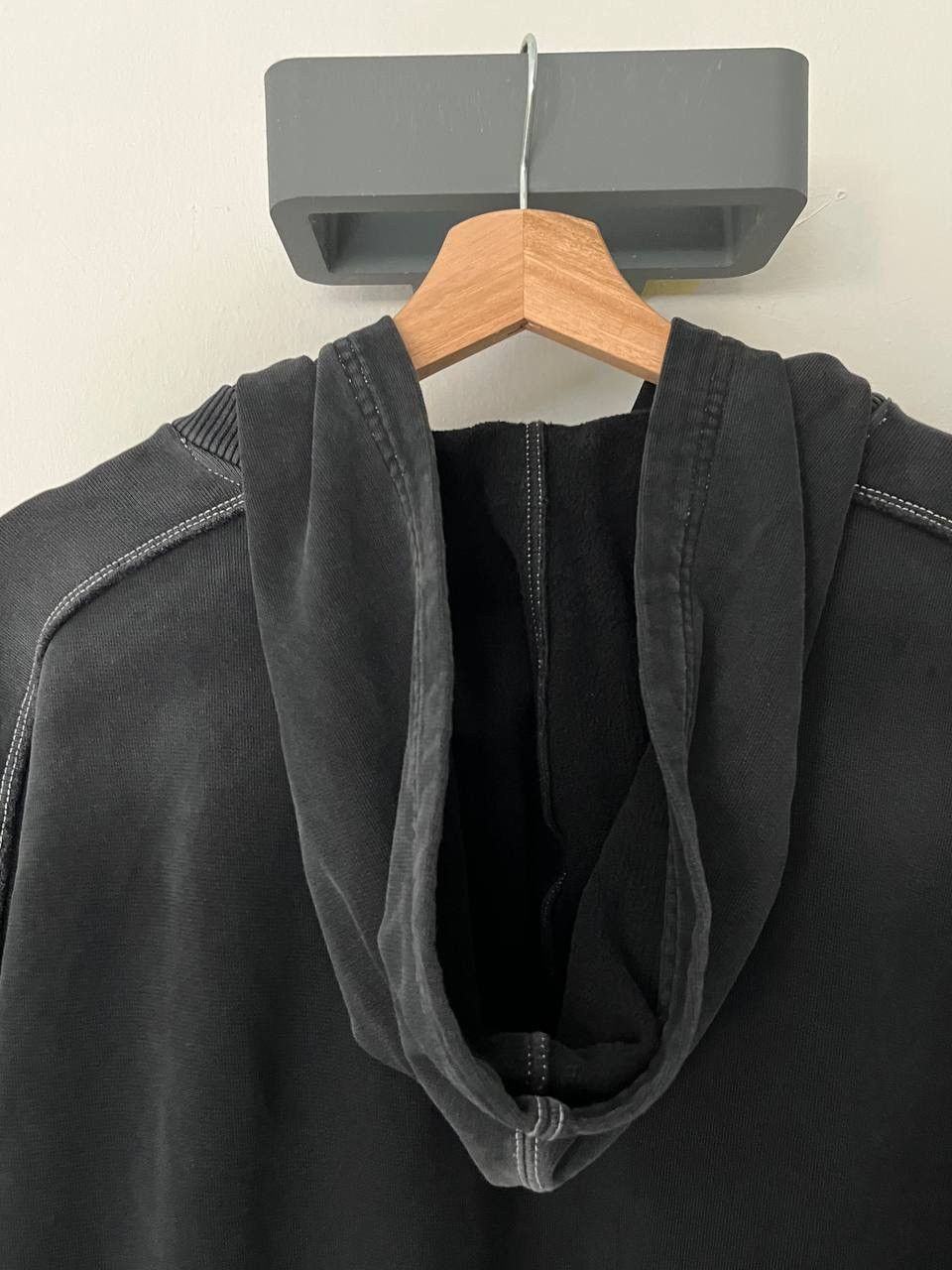 Givenchy Givenchy Distressed Cotton Jersey Hoodie Size US XL / EU 56 / 4 - 4 Thumbnail