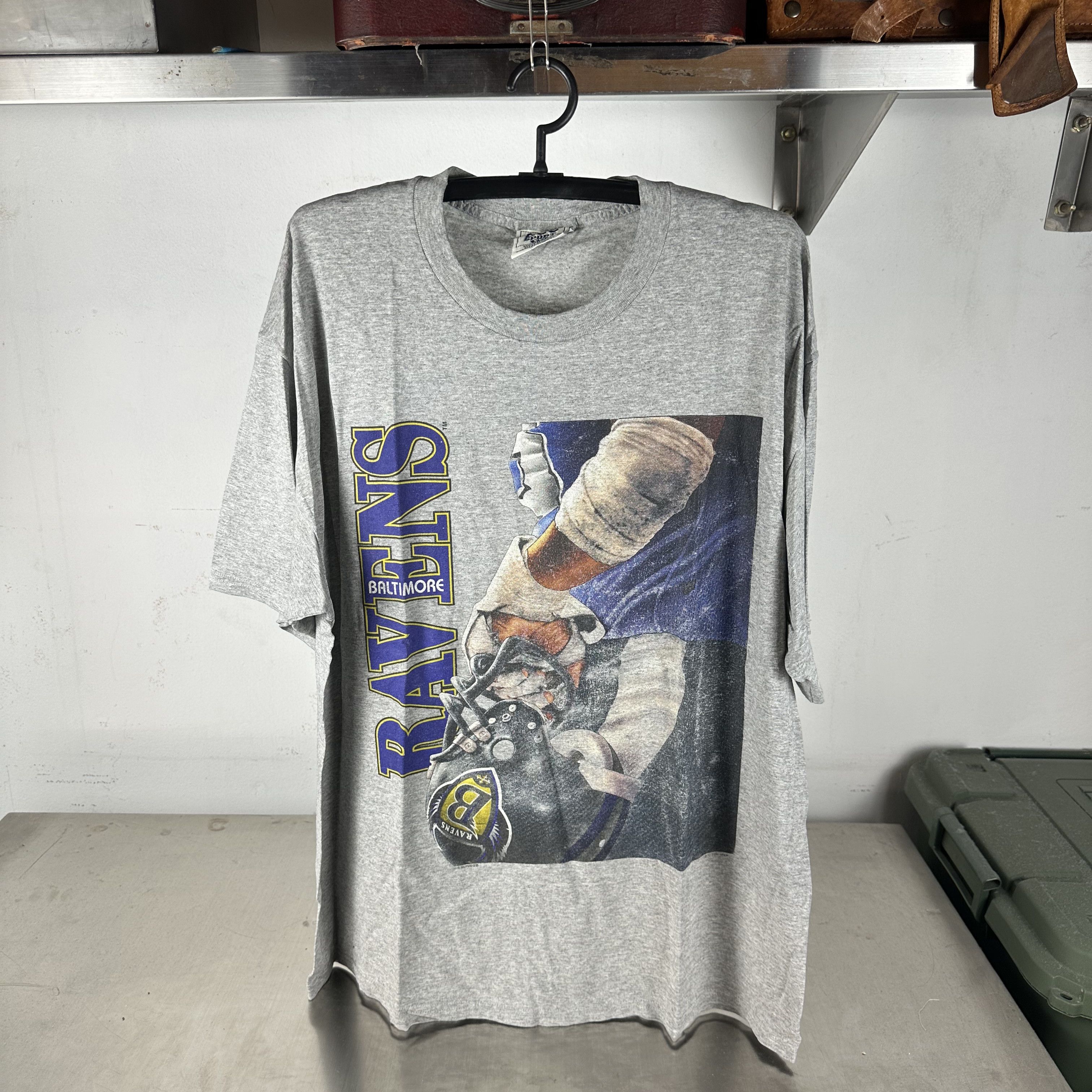 Vintage Vintage 1996 Baltimore Ravens Football NFL Graphic T-Shirt Size US XXL / EU 58 / 5 - 1 Thumbnail