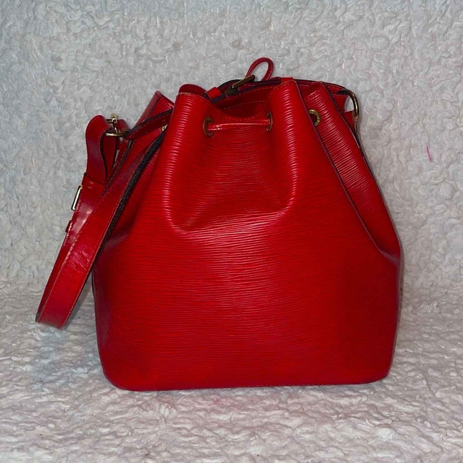 Louis Vuitton Louis Vuitton Petite Noe Red Epi Bucket Bag Size ONE SIZE - 7 Thumbnail