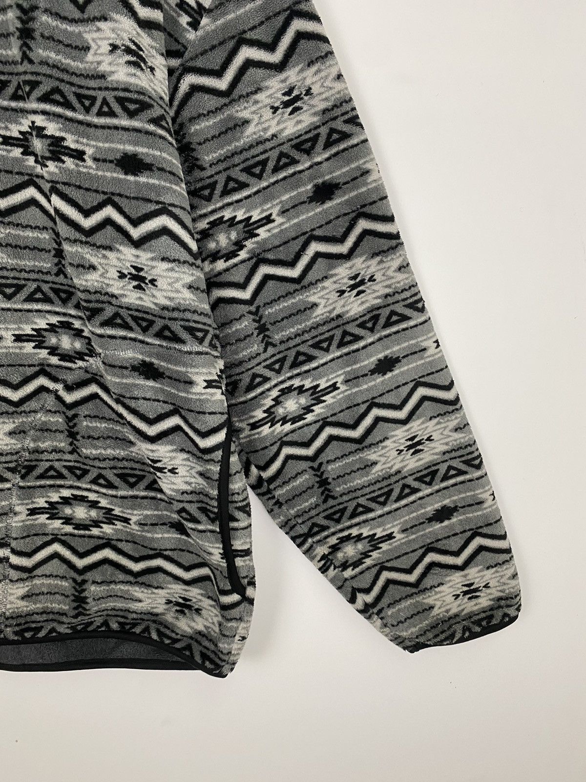 Vintage Vintage Fleece Jacket Navajo Style Size US XL / EU 56 / 4 - 5 Thumbnail