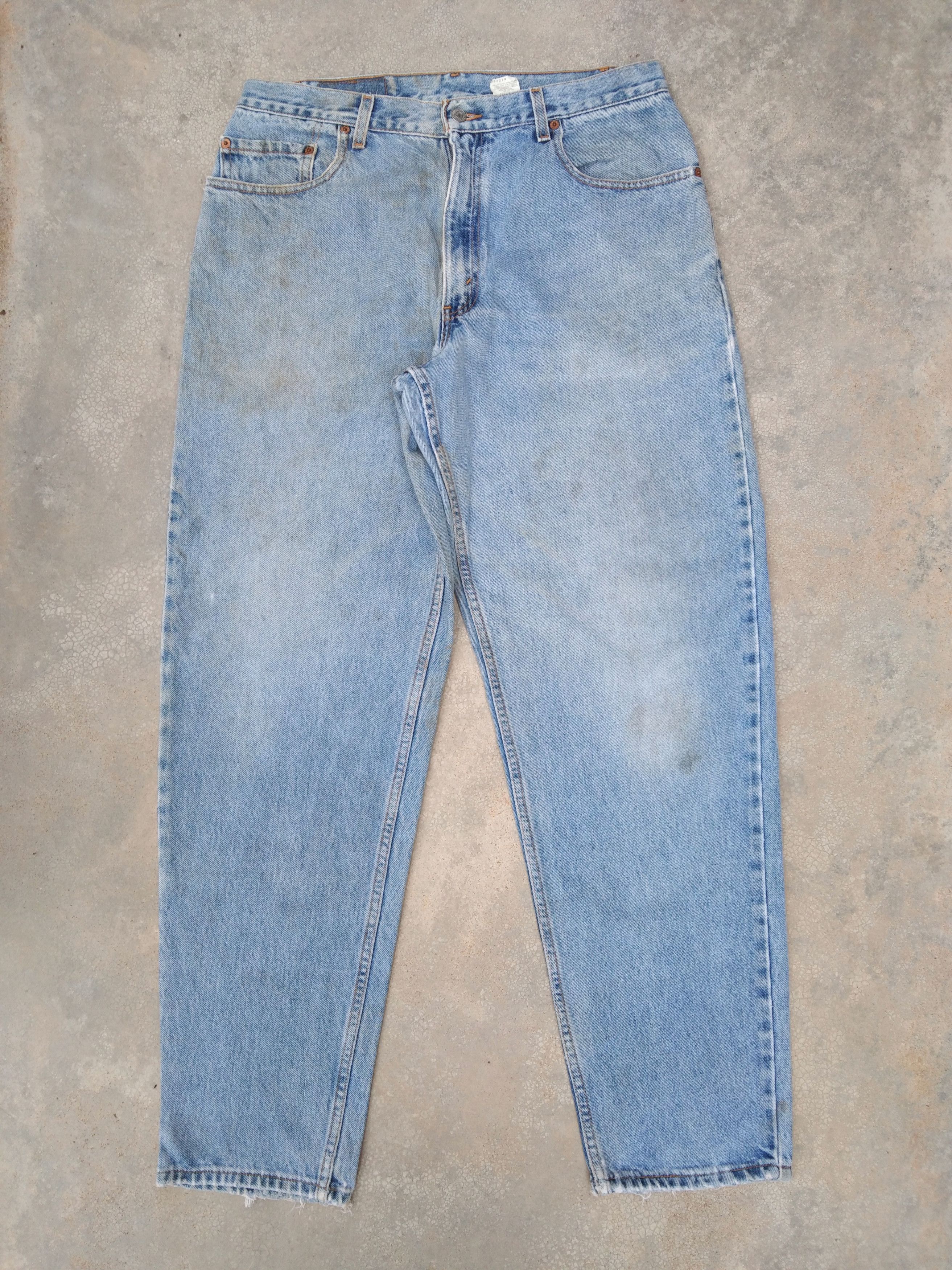 Levi's Vintage Levi's 560 Loose Tapered Leg Distressed Jeans 34x32 Size US 34 / EU 50 - 1 Thumbnail