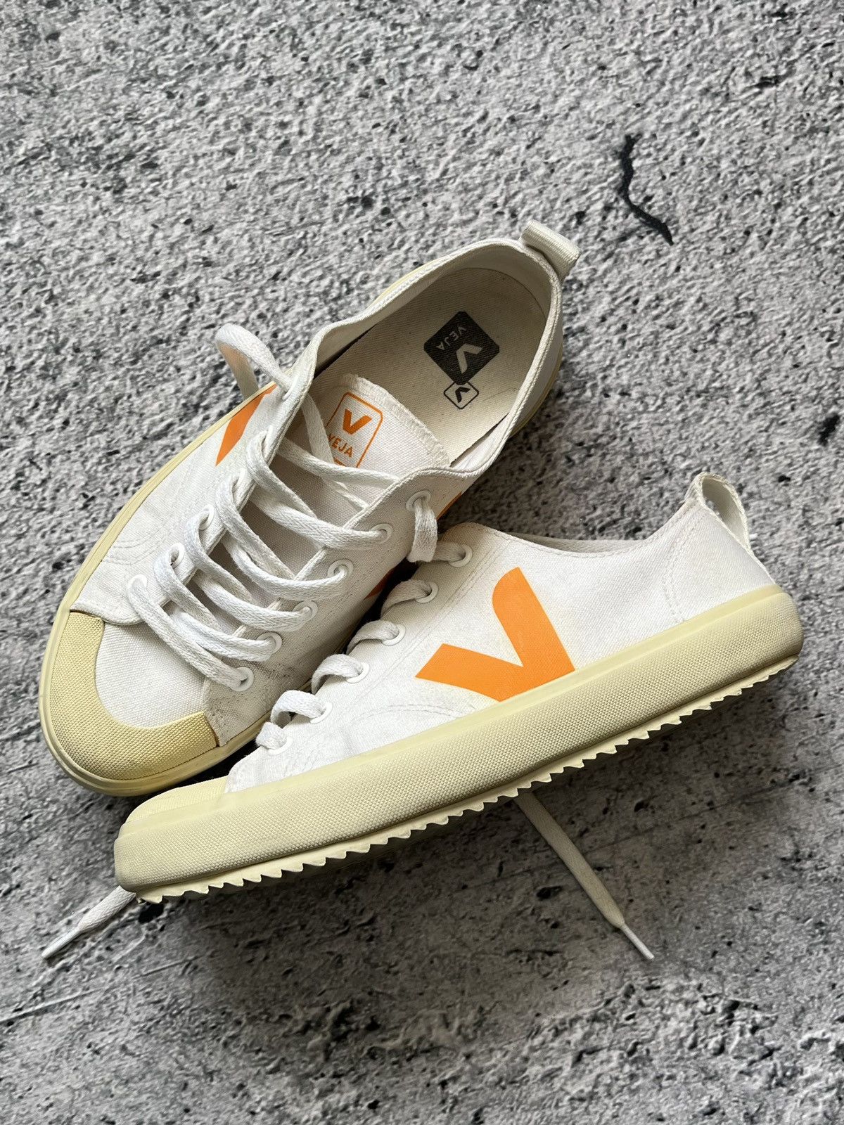Veja Veja Nova Trainers White Ouro F Size US 6.5 / EU 39-40 - 1 Thumbnail