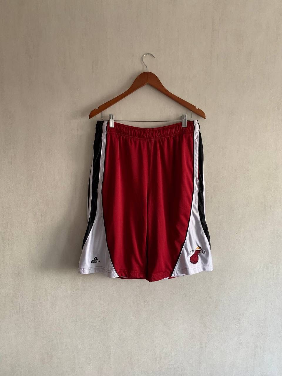 Adidas Miami Heat Adidas Men's Basketball Shorts L Size US 34 / EU 50 - 1 Thumbnail