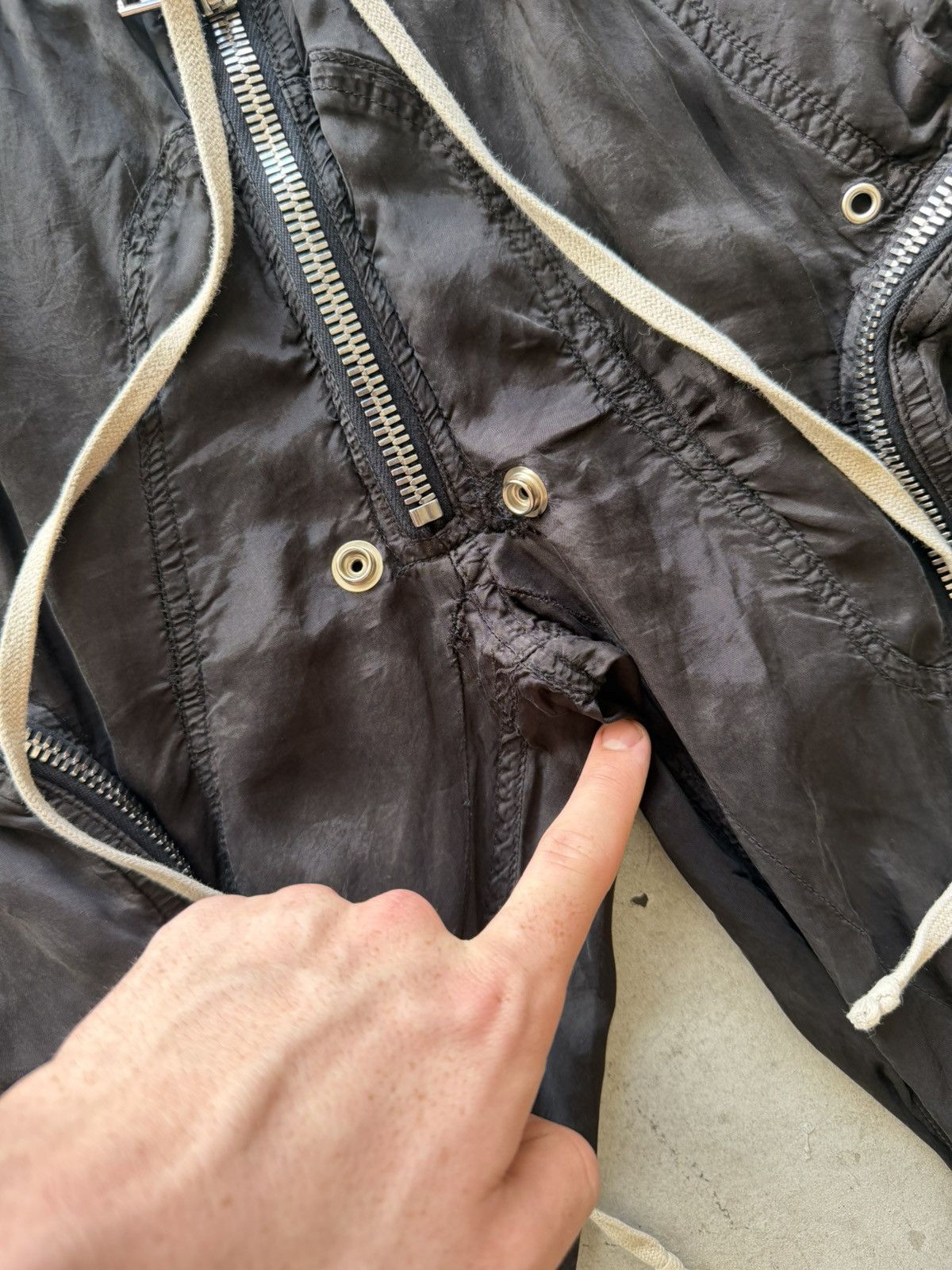 Rick Owens Rick Owens Tecuatl Bauhaus Silk Cargos Size US 26 / EU 42 - 5 Thumbnail