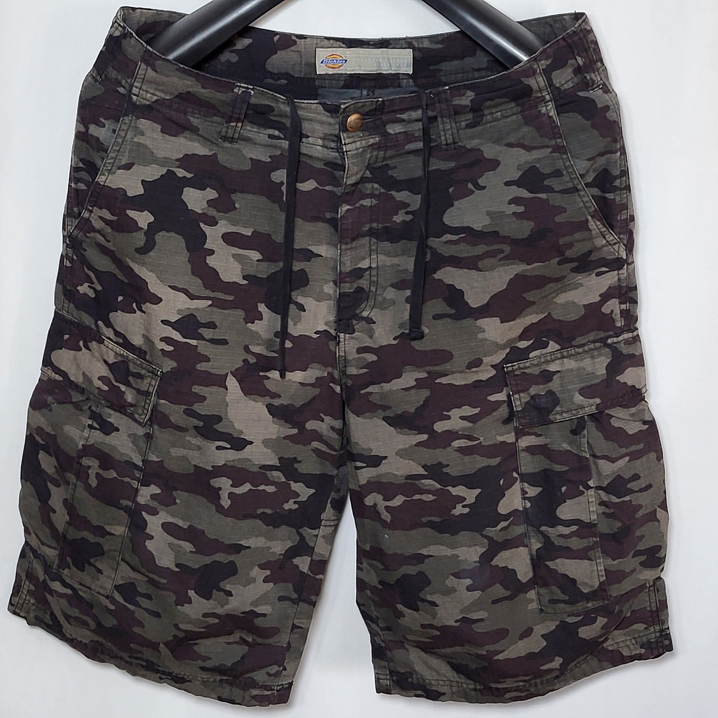 Dickies Dickies Camo Cargo Shorts size 34 Size US 34 / EU 50 - 1 Thumbnail