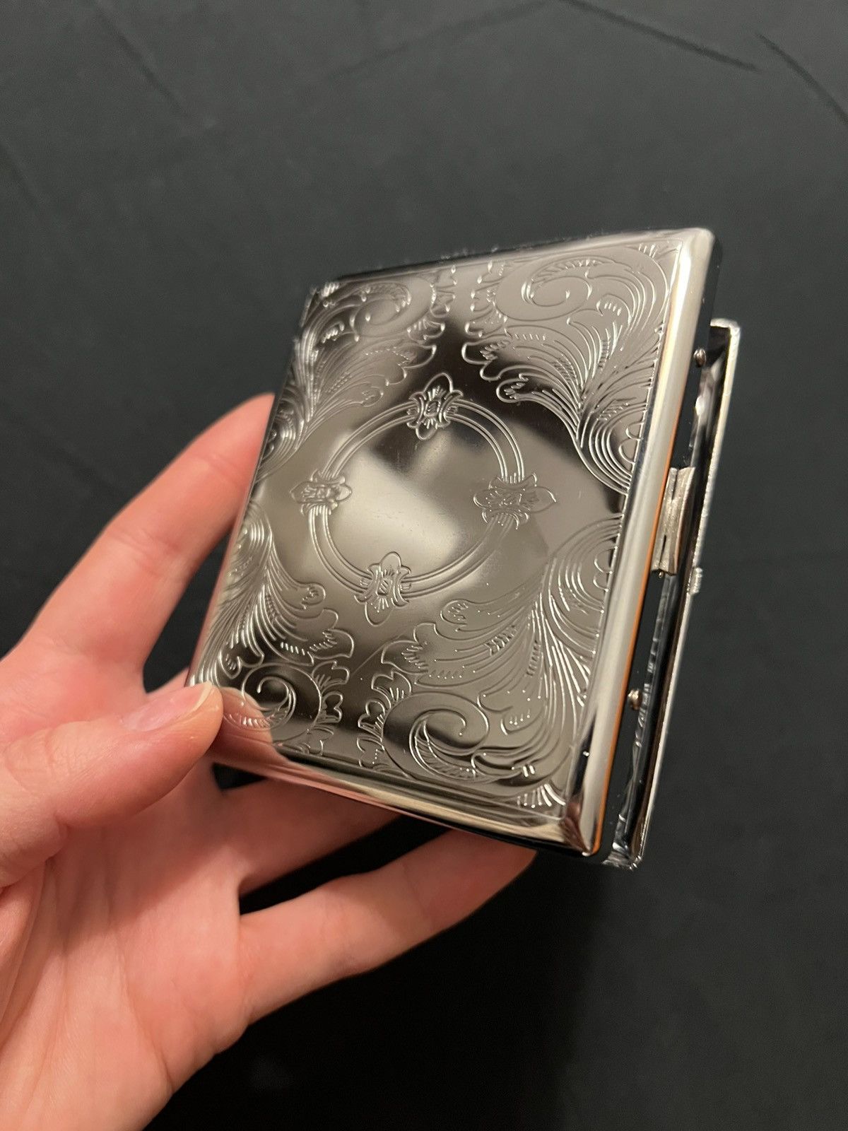 Vintage Embossed floral cigarette case retro Size ONE SIZE - 1 Thumbnail