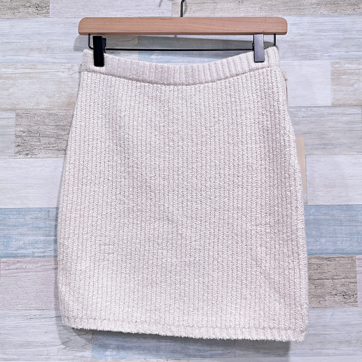 Target Basics Universal Thread Mini Sweater Skirt Cream Pull On Womens XS Size 25" / US 0 / IT 36 - 1 Thumbnail