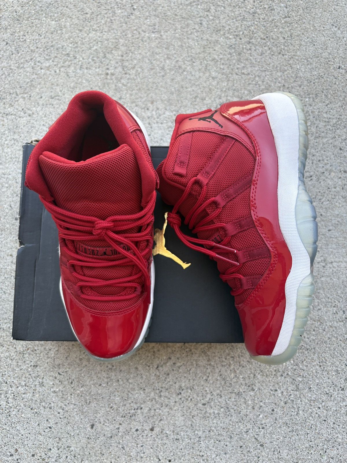 Jordan Brand Jordan 11 Retro “Win Like 96” Size 5Y (GS) Size US 5 / EU 37 - 7 Thumbnail
