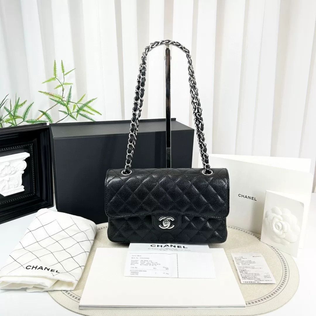Chanel Pre-loved Bag Very good condition Size ONE SIZE - 1 Thumbnail