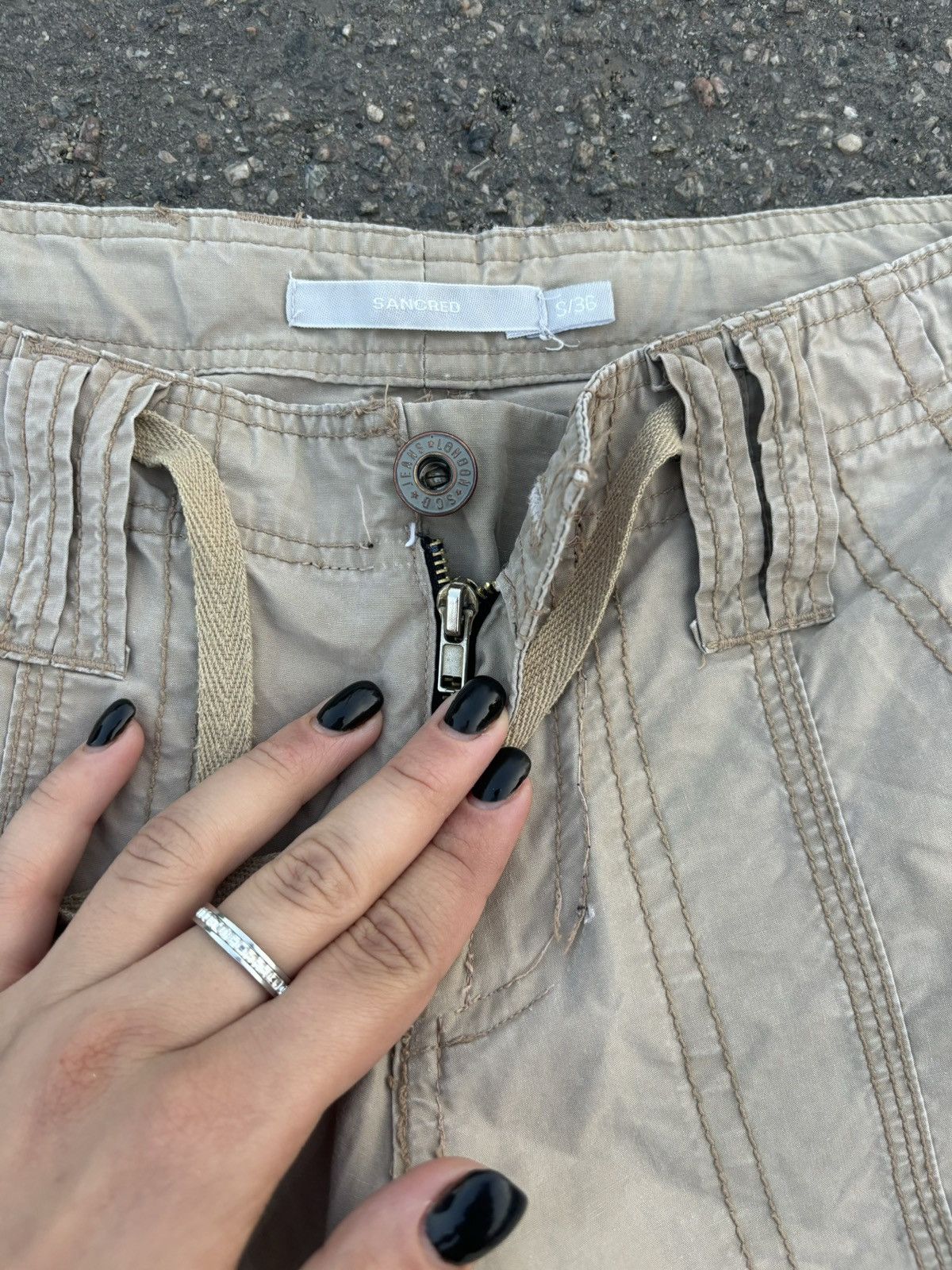 Designer × Vintage Vintage Y2K Express Beige Embroidery Floral Cargo Pants Size 25" / US 0 / IT 36 - 2 Thumbnail