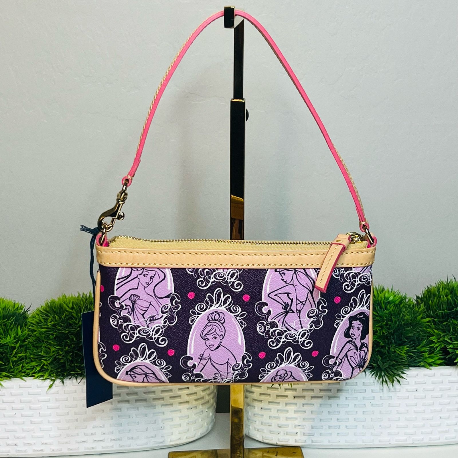 Dooney & Bourke Disney Dooney & Bourke Princess Half Marathon 2015 Wristlet Size ONE SIZE - 3 Thumbnail