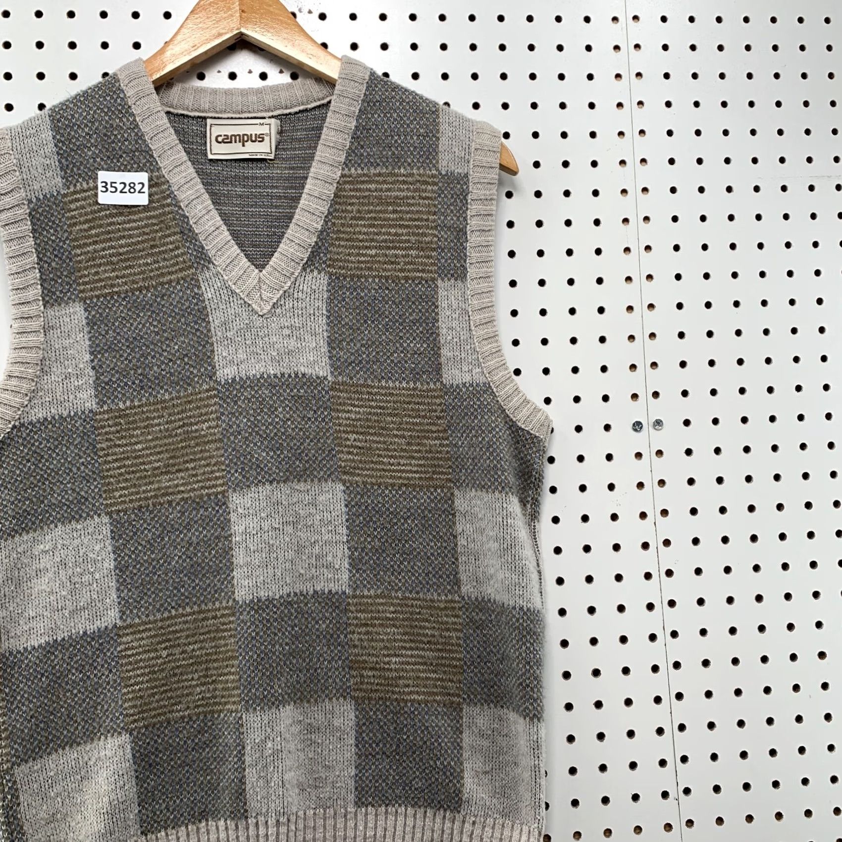 Vintage VINTAGE Campus Sweater Vest Mens Medium Gray Geometric V Neck USA Size US M / EU 48-50 / 2 - 4 Thumbnail