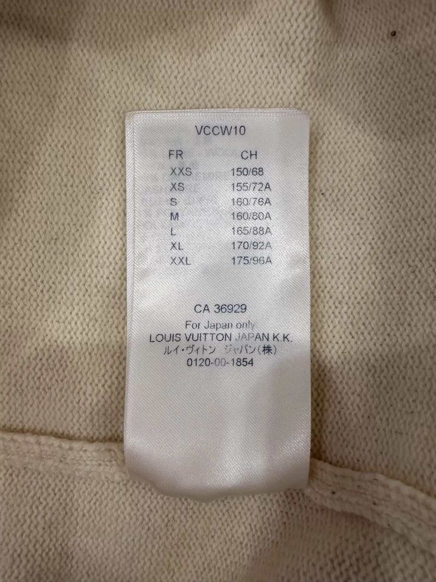 Louis Vuitton LV white sweater M side brown monogram logo button Size M / US 6-8 / IT 42-44 - 7 Thumbnail
