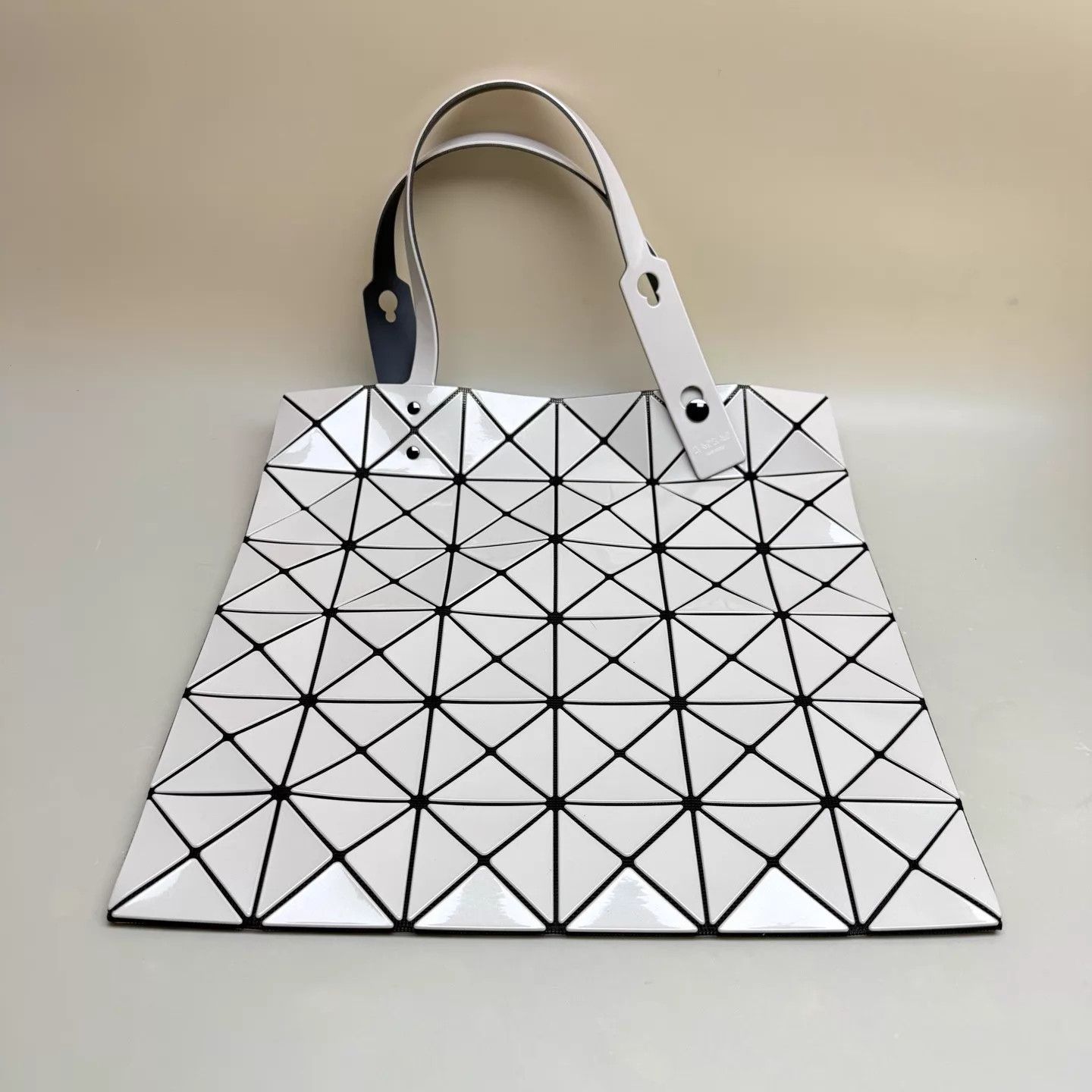 Issey Miyake ISSEY MIYAKE 6 Hex Bag milk tea new w/tags YLP5838 Size ONE SIZE - 2 Thumbnail