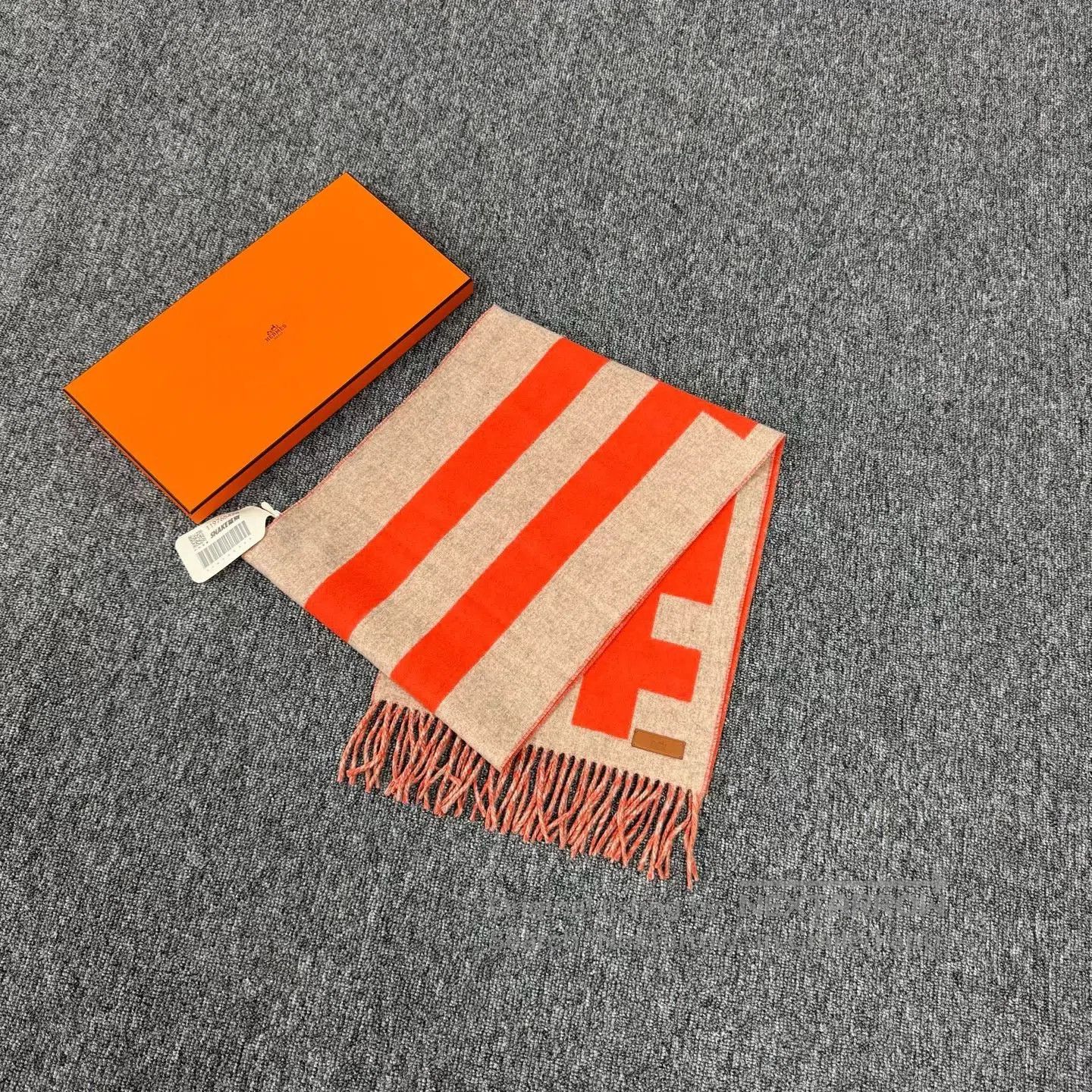 Hermes Hermes Orange pattern cashmere scarf| Size ONE SIZE - 1 Thumbnail