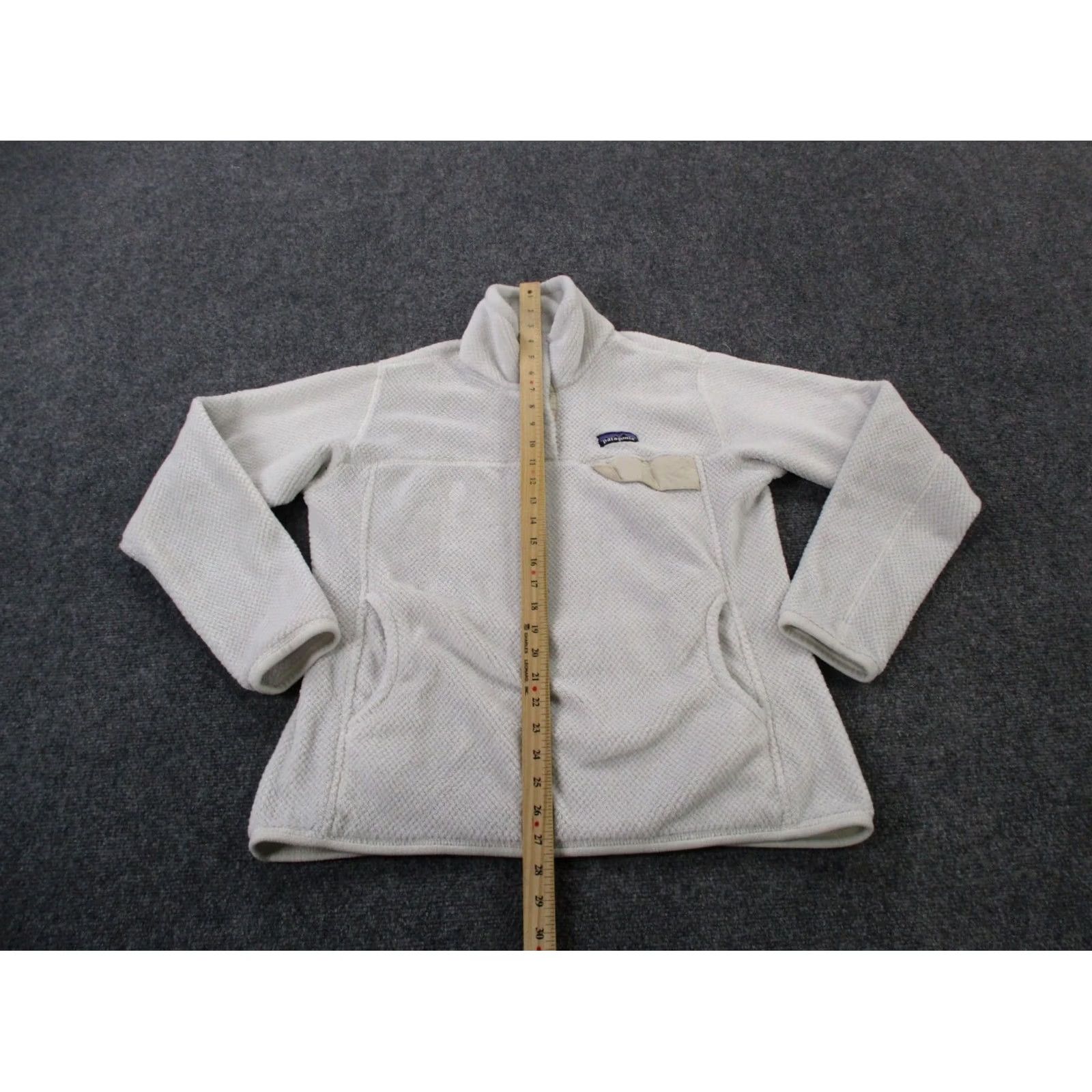 Patagonia Patagonia Sweater Womens L White Jacket Snap Fleece Fuzzy Outdoors Camping Size L / US 10 / IT 46 - 3 Thumbnail