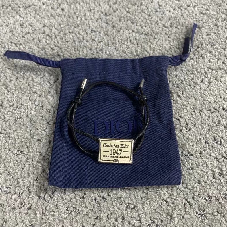 Dior The latest silver metal pattern logo hand rope 2501-Ne