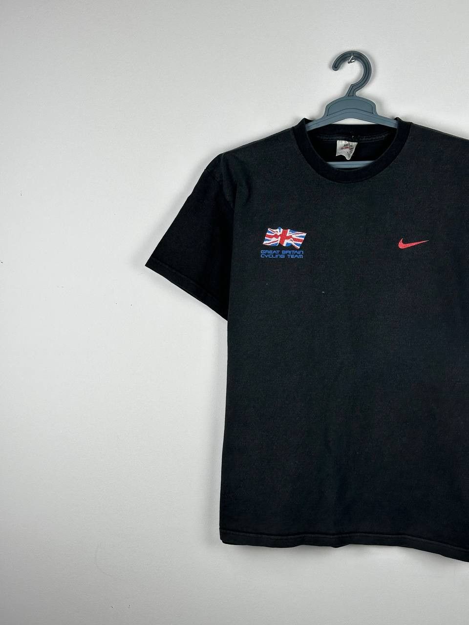 Nike × Vintage Vintage Faded Nike Great Britain Center Logo Swoosh T Shirt Size US L / EU 52-54 / 3 - 2 Thumbnail