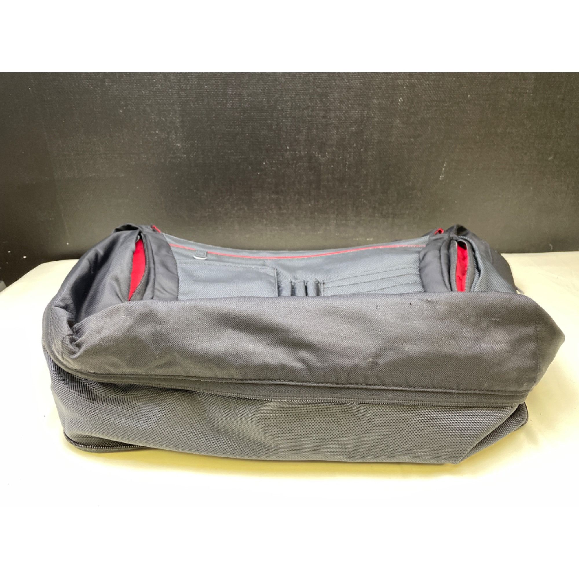 Tumi Tumi Unisex Cross Body Messenger Laptop Black Nylon Bag #511 Size ONE SIZE - 8 Thumbnail