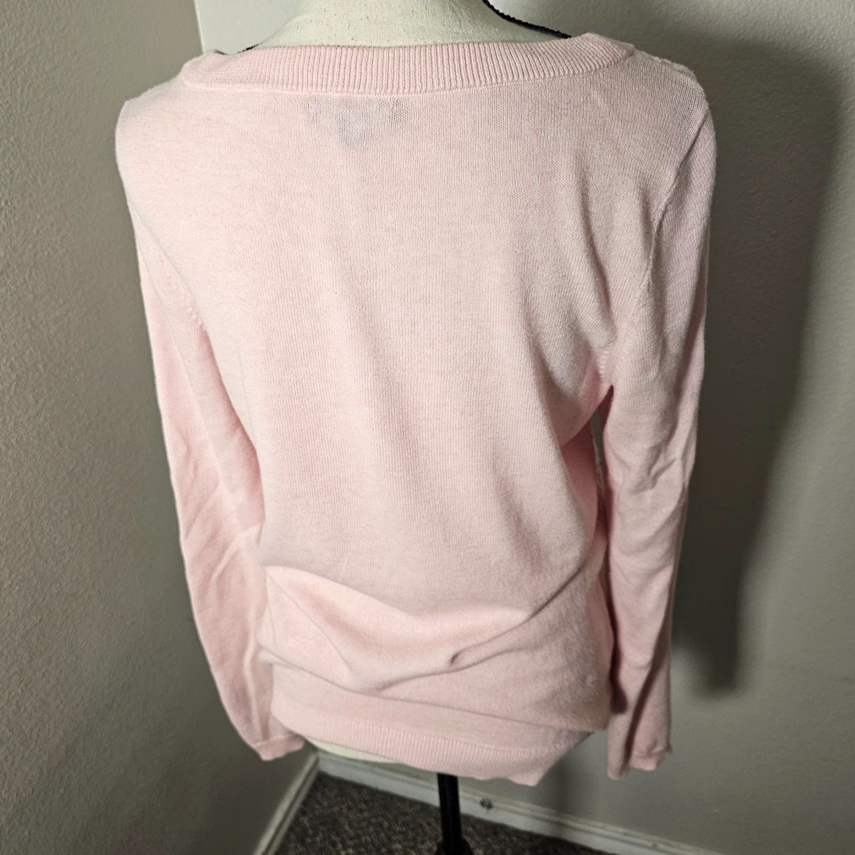 Tommy Hilfiger VINTAGE Tommy Hilfiger Sweater Women’s Medium Pink Pullover Casual Preppy Long Sleeve Knit Button Accents Size M / US 6-8 / IT 42-44 - 3 Thumbnail