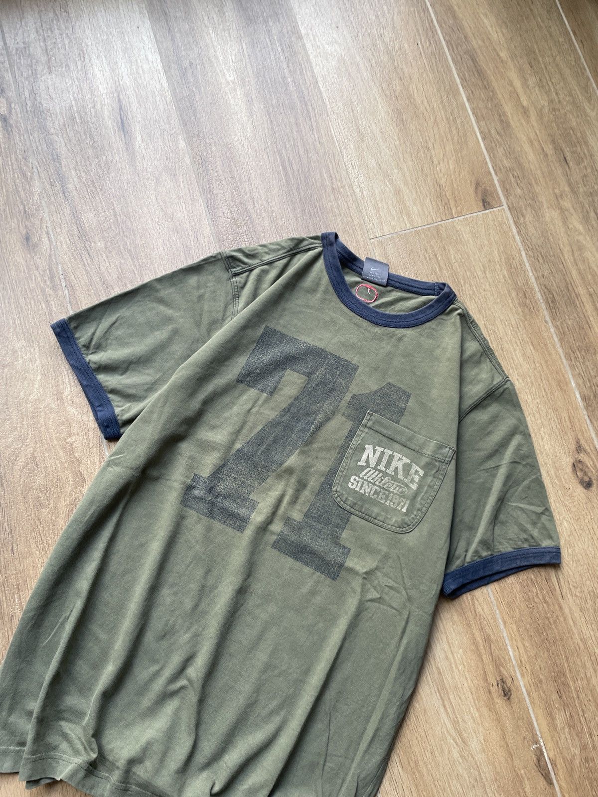 Nike Nike Vintage T-Shirt Big Logo #71 Japanese Avant Garde Y2K Size US M / EU 48-50 / 2 - 3 Thumbnail
