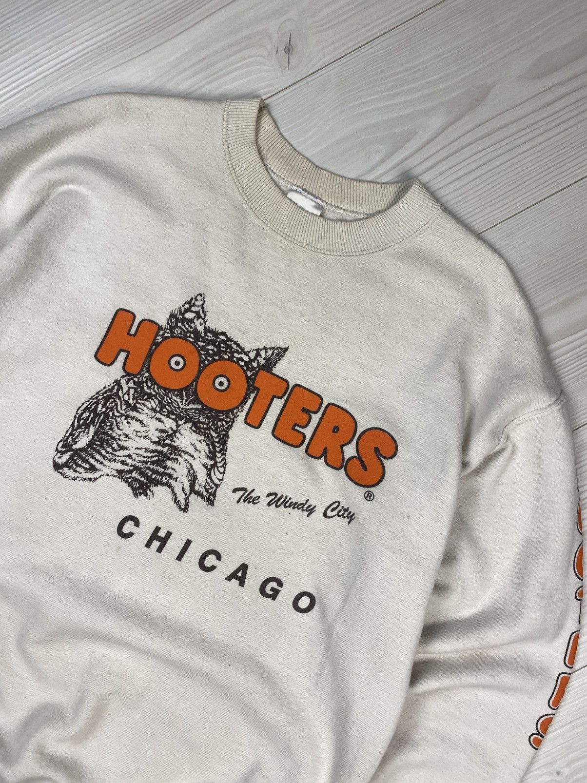 Vintage Hooters 90s Chicago vintage oversized sweatshirt Size US M / EU 48-50 / 2 - 2 Thumbnail