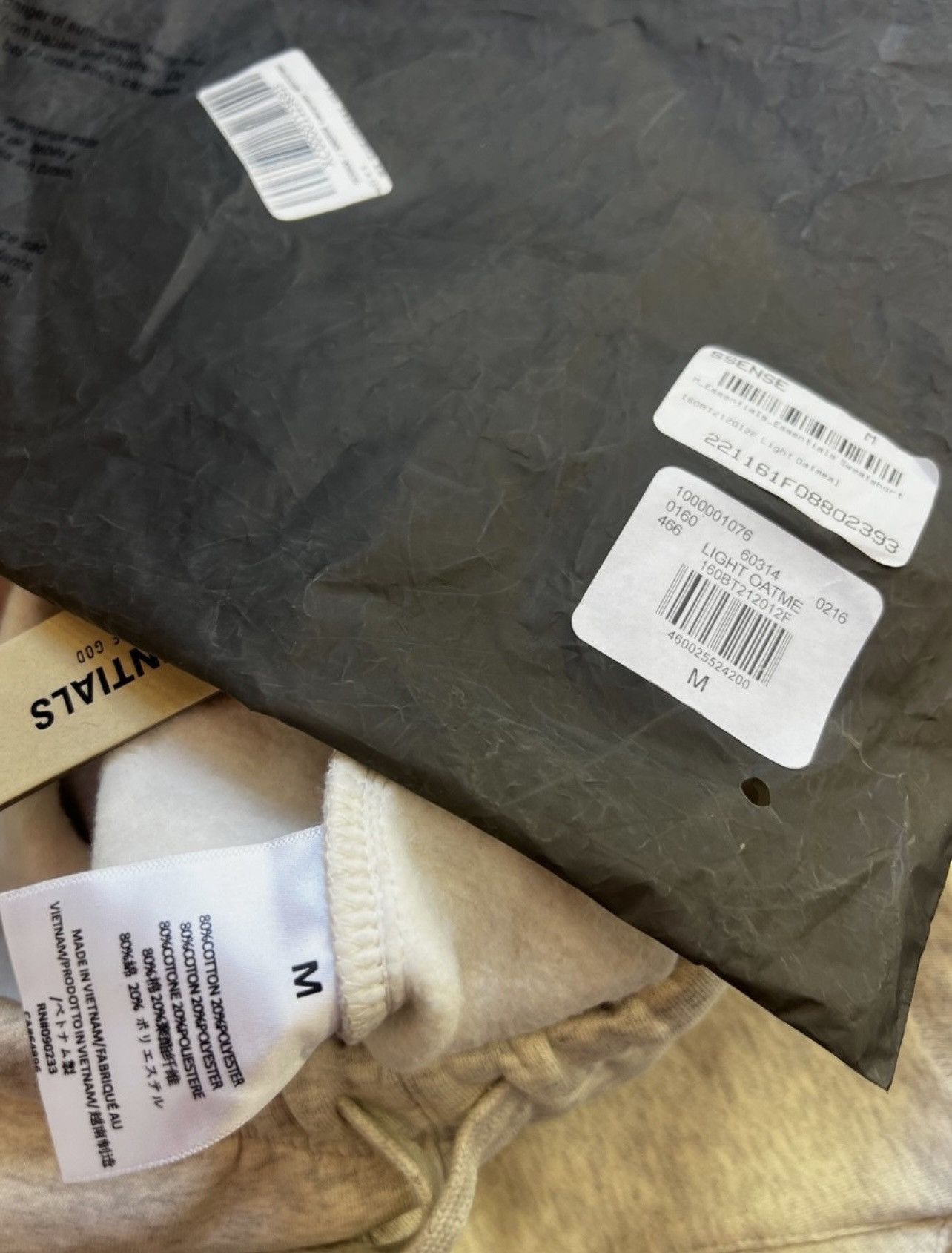 Essentials Fear of God Essentials Light Oatmeal Fleece Shorts Size M Size US 30 / EU 46 - 10 Thumbnail